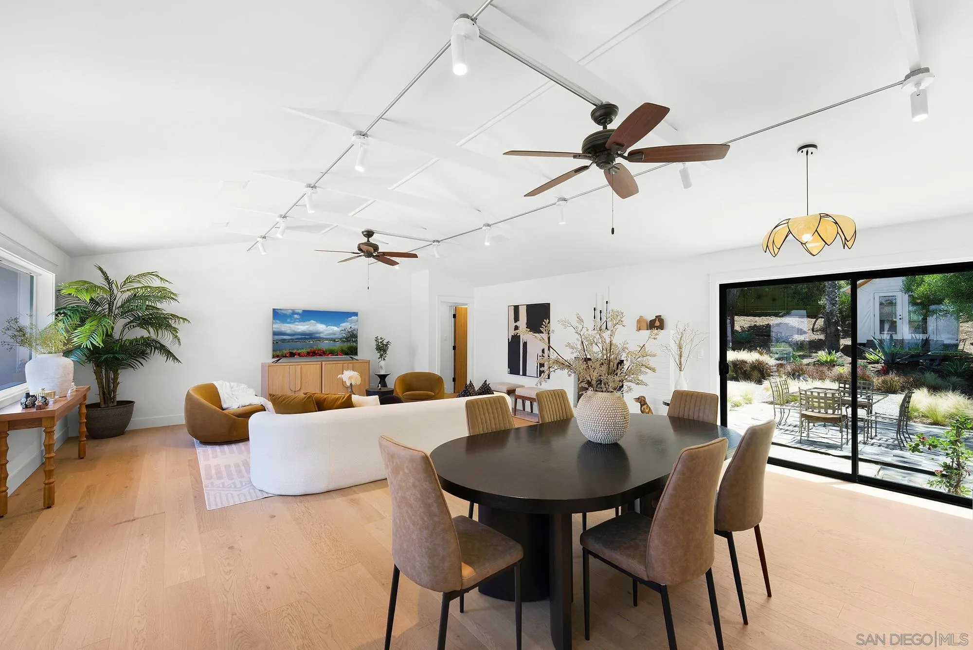 https://cdn.realtyfeed.com/cdn/127/260013815/16747413aab832ca07f67127f4a00c79.webp