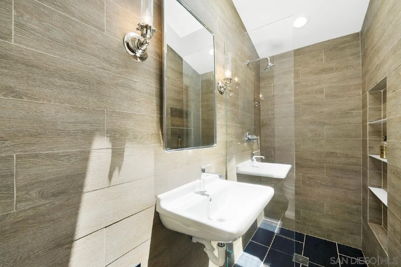 https://cdn.realtyfeed.com/cdn/127/260013815/33fbe5da903a8b9be580d625184253b8.webp
