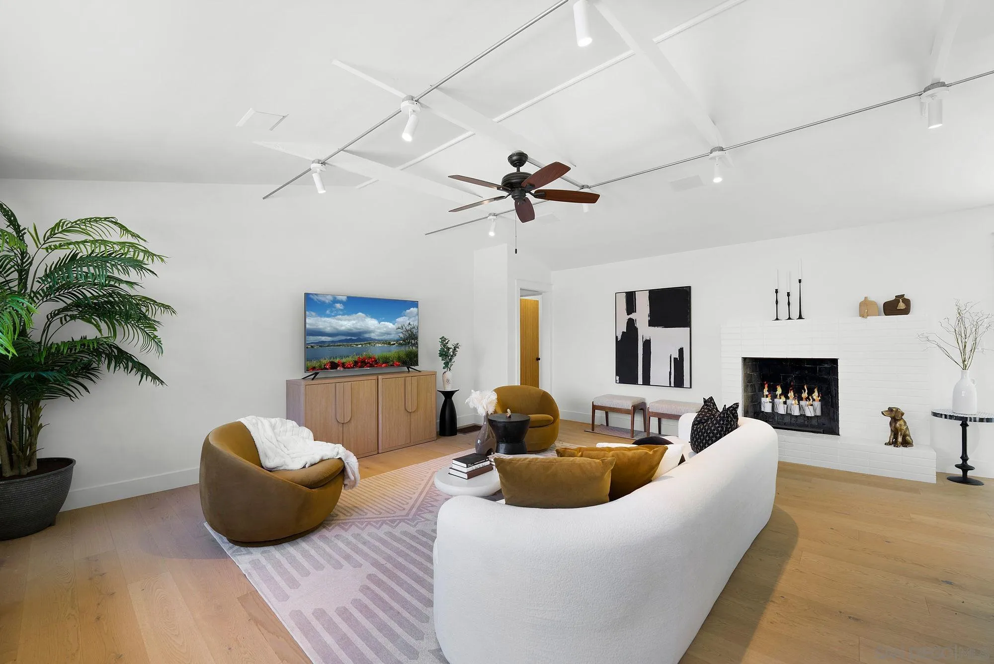 https://cdn.realtyfeed.com/cdn/127/260013815/3447a7dc96fcb007cdde239e6df00393.webp
