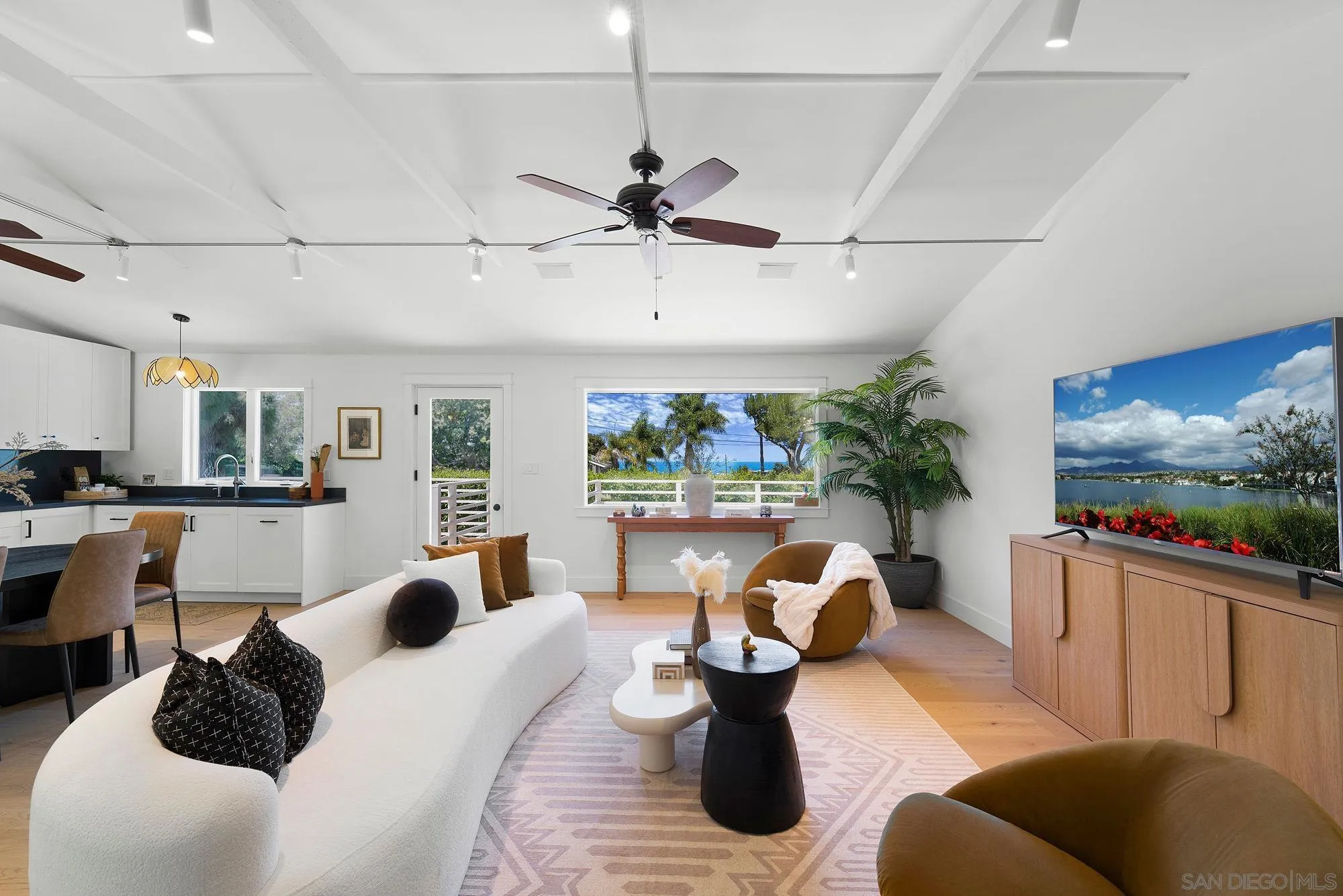 https://cdn.realtyfeed.com/cdn/127/260013815/4a290778e2fe2de1a69e6202ff32651d.webp
