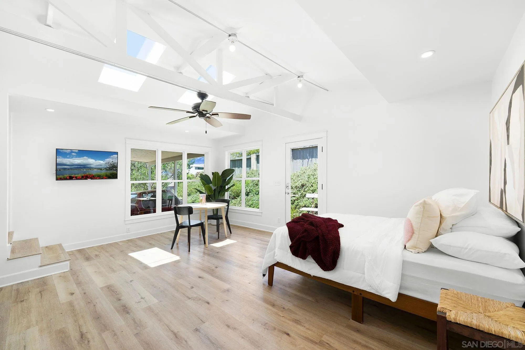 https://cdn.realtyfeed.com/cdn/127/260013815/bee775ceb67b2af83ff57364bd21c776.webp