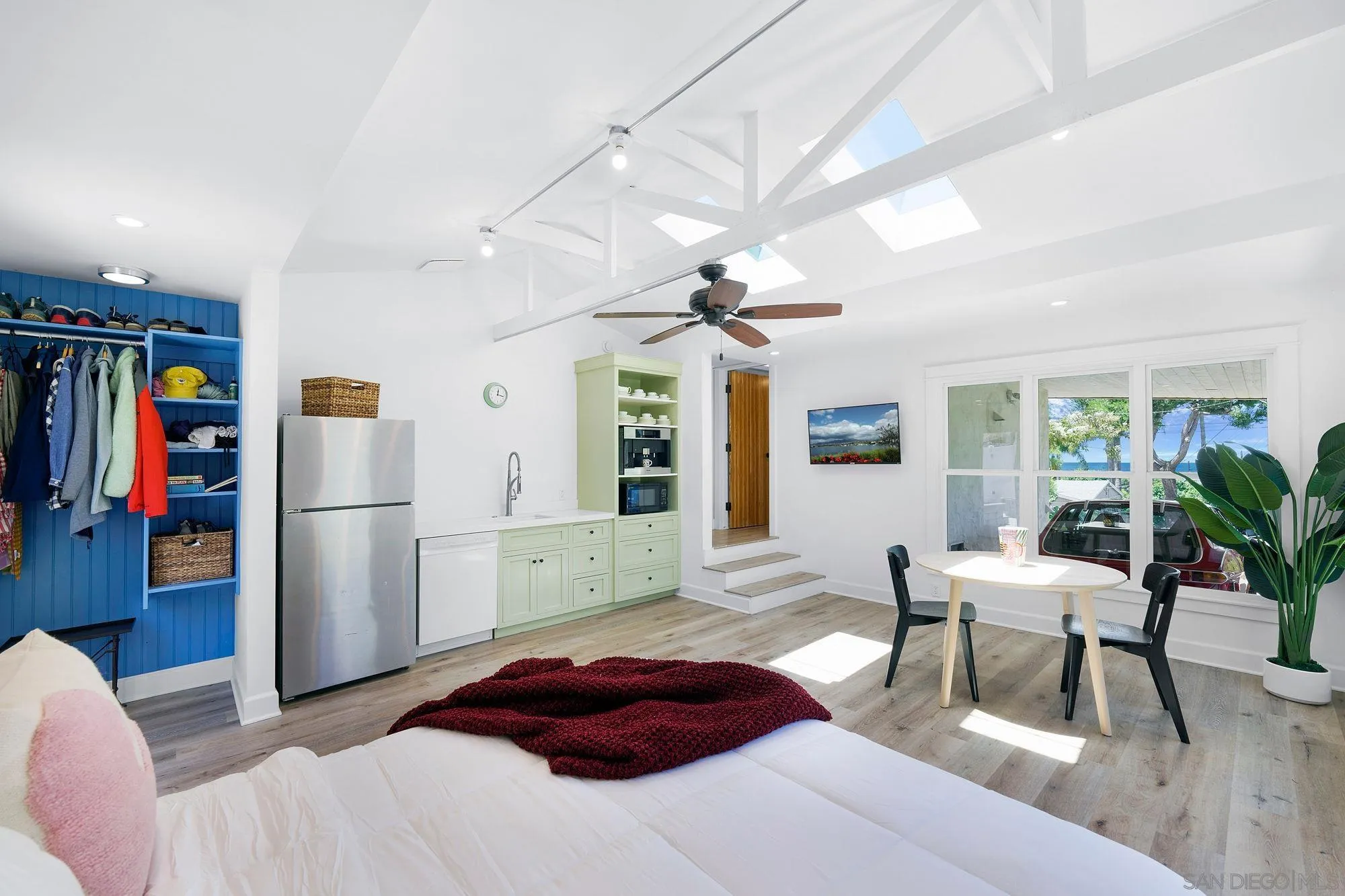 https://cdn.realtyfeed.com/cdn/127/260013815/e371f2c20aad99ce9c892d4a8b3c97b2.webp