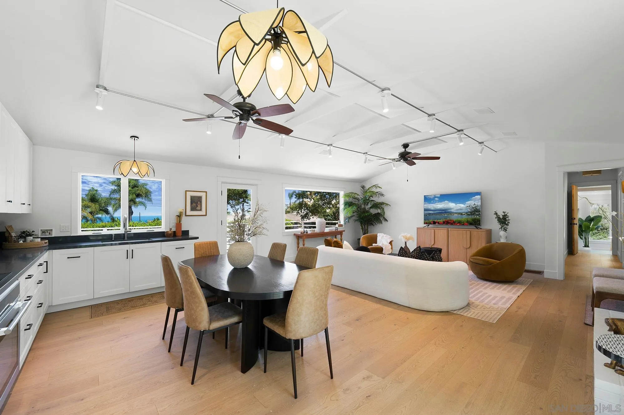 https://cdn.realtyfeed.com/cdn/127/260013815/f2d37869277ab44b6103845a70eab864.webp