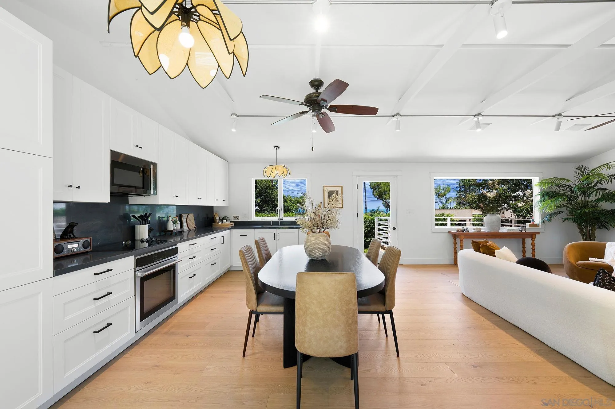 https://cdn.realtyfeed.com/cdn/127/260013815/fd232b7f700da86259e3fa71b4588bf9.webp