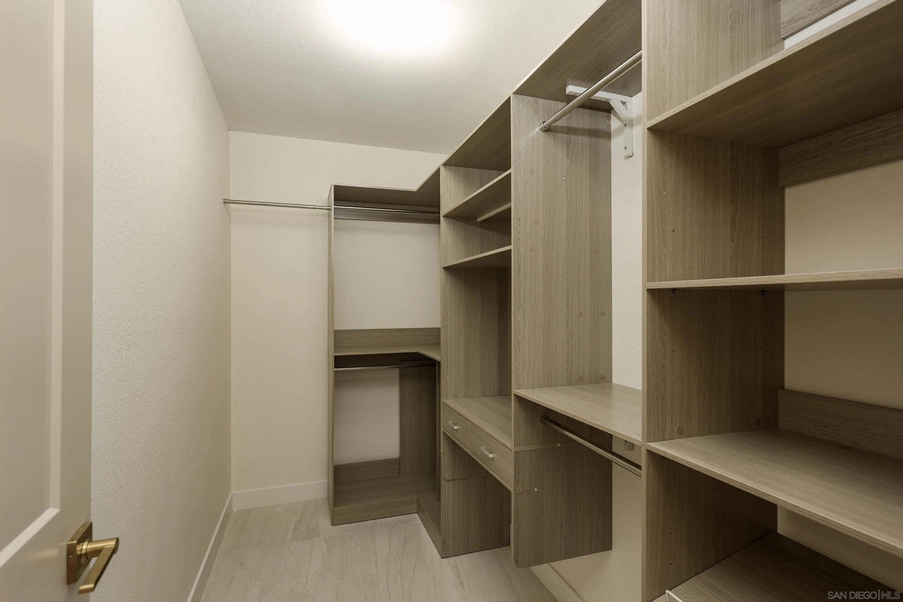 https://cdn.realtyfeed.com/cdn/127/260013821/42fc97d5faeaa7c4336cb2c44fd1b48d.webp