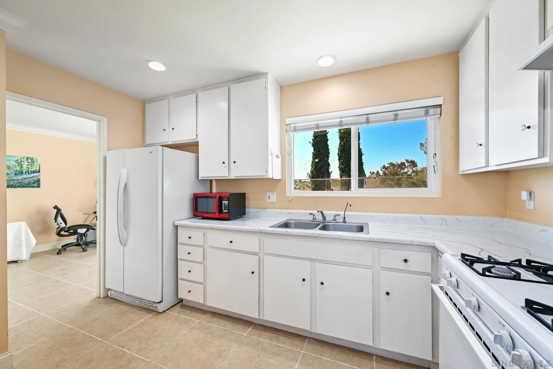 Photo #12: 260013825 Listing: Photo #12