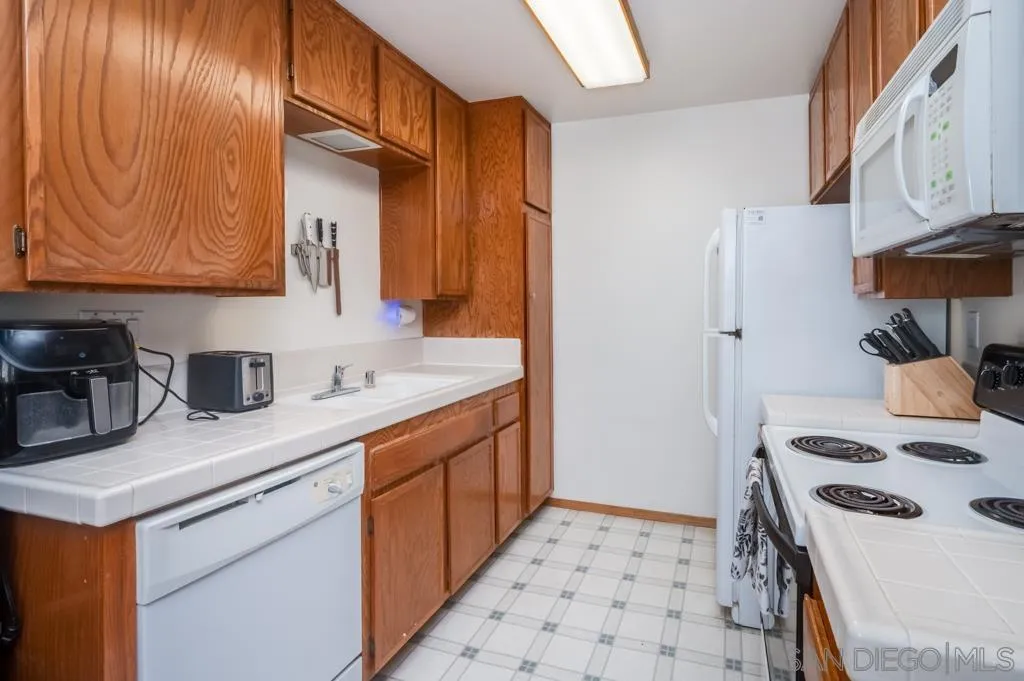 https://cdn.realtyfeed.com/cdn/127/260013826/35eecef6db899f8f54b35aef7a76a2f9.webp