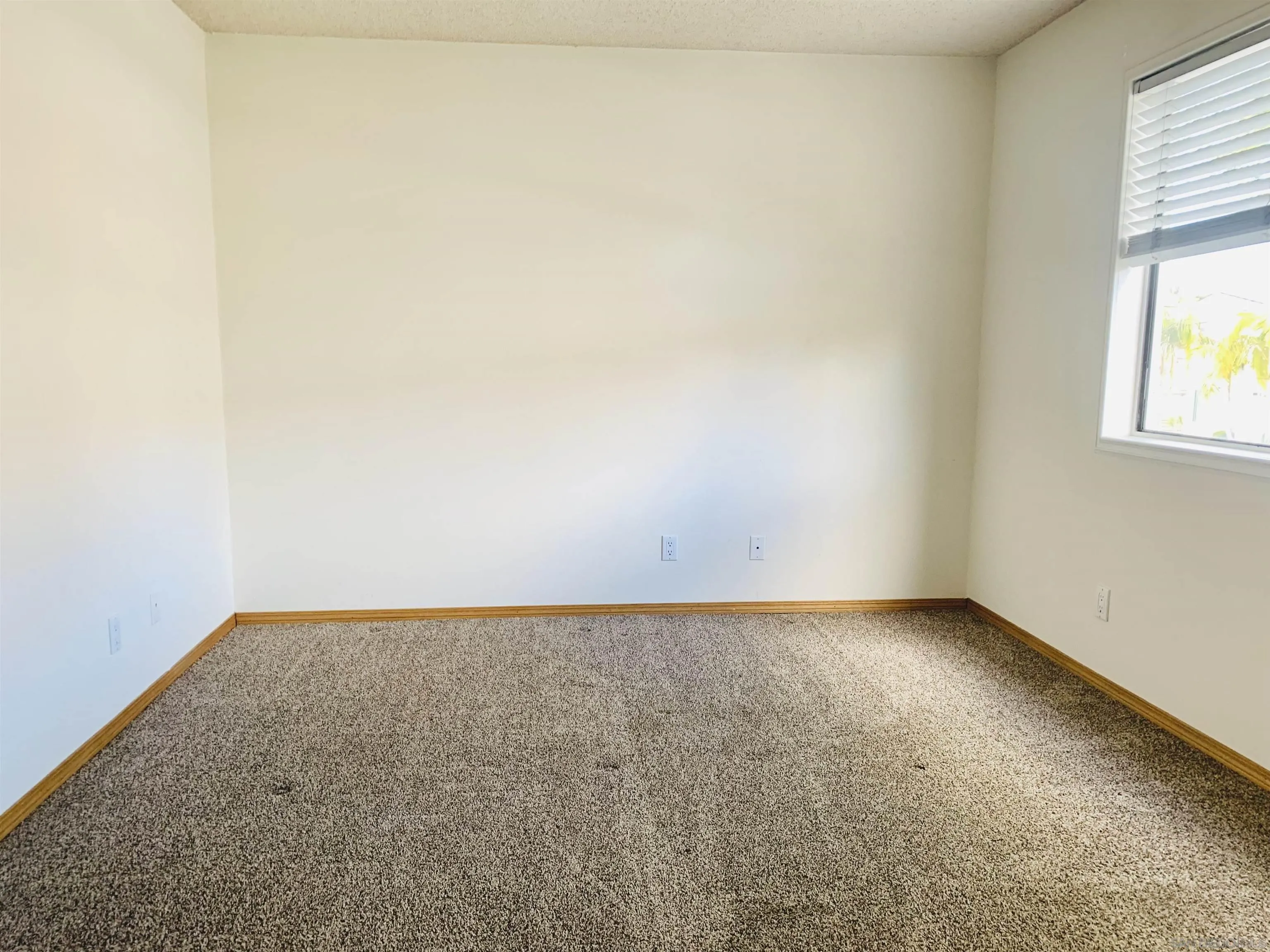 https://cdn.realtyfeed.com/cdn/127/260013826/7fec99a49aaeb4d2dca071da8502b612.webp