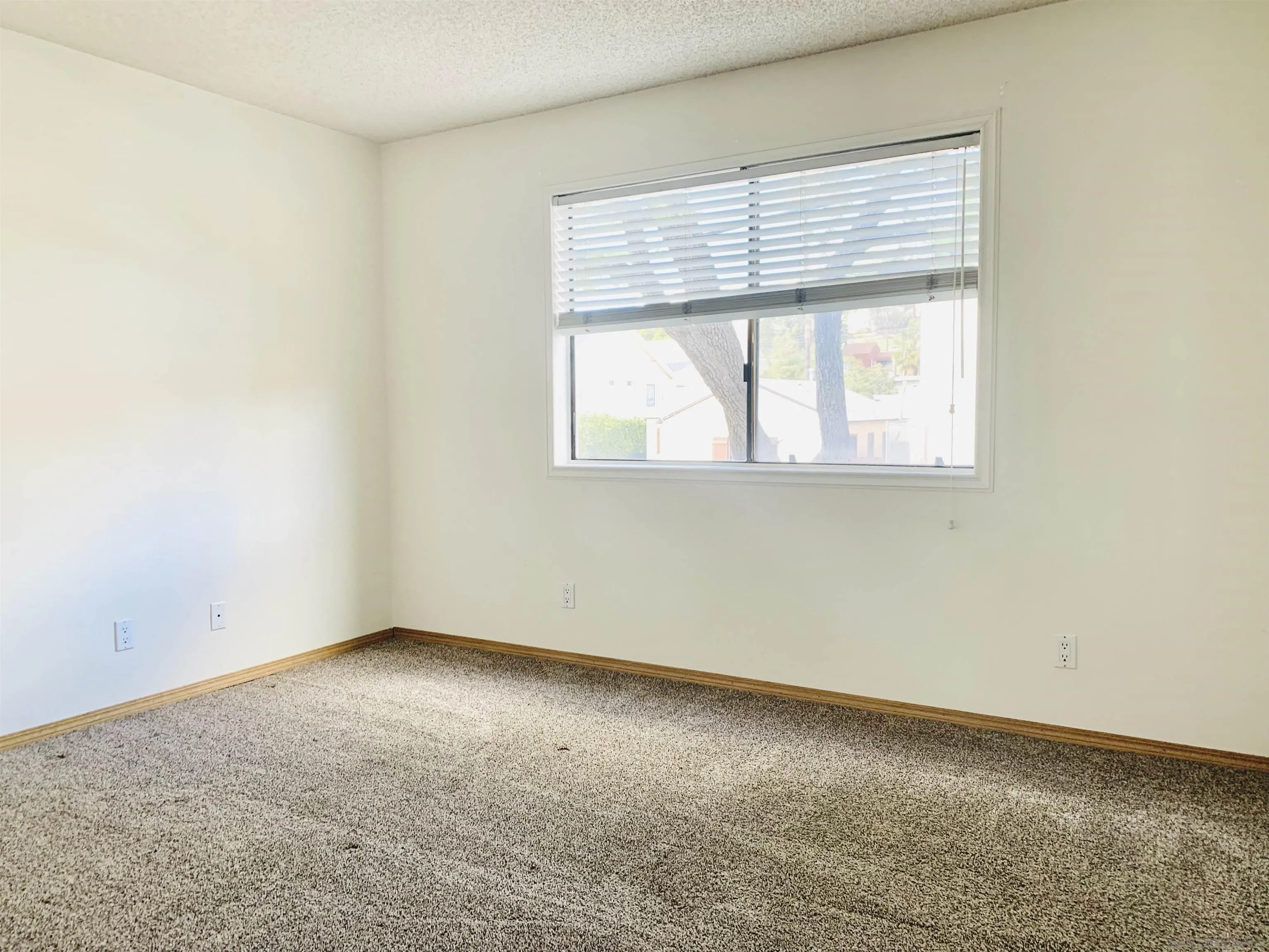 https://cdn.realtyfeed.com/cdn/127/260013826/972096f69fb65d79f8c025186ccaae05.webp
