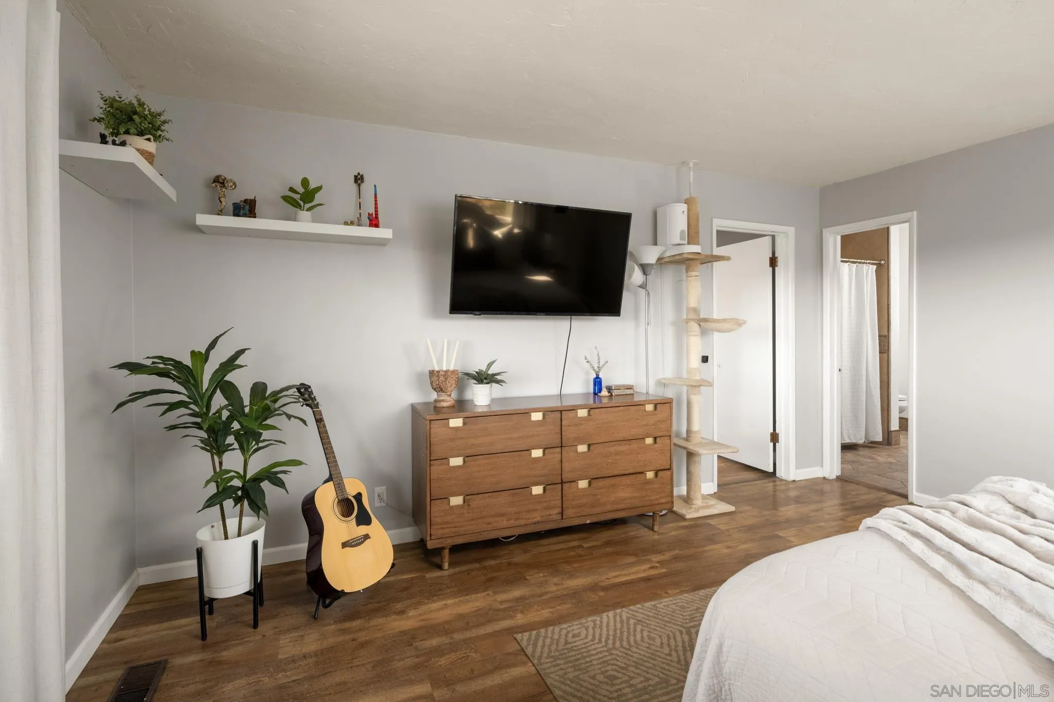 https://cdn.realtyfeed.com/cdn/127/260013827/1eb3bc3996d29e1e4872186fae009ac5.webp