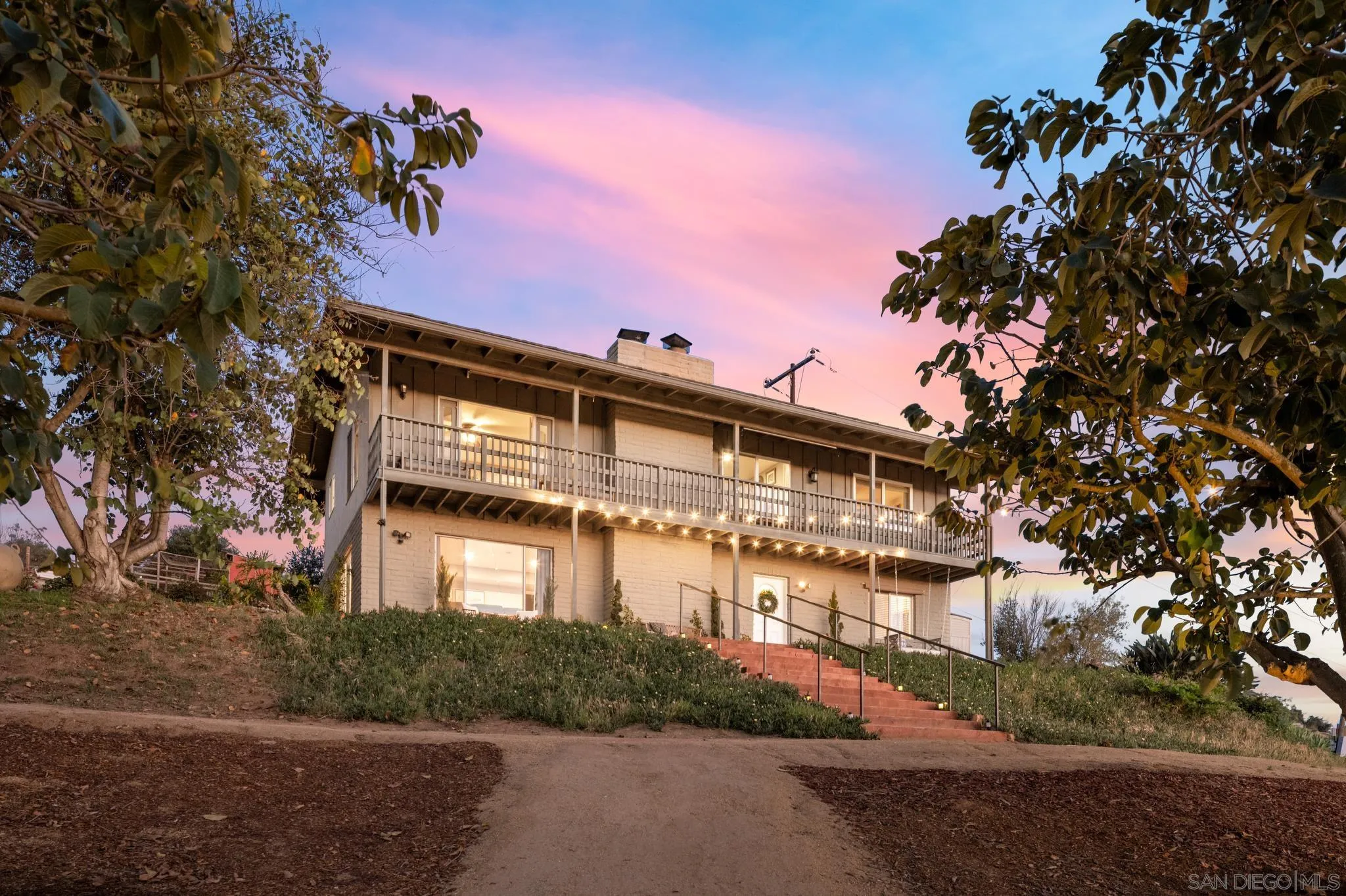 https://cdn.realtyfeed.com/cdn/127/260013827/32f0f471fc84eecb382981525372bef0.webp