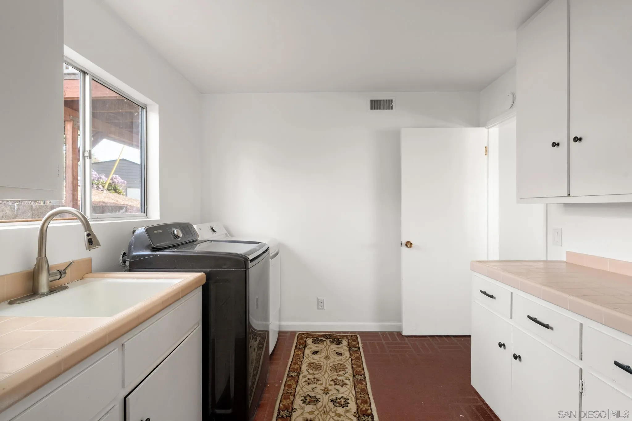 https://cdn.realtyfeed.com/cdn/127/260013827/488cec89dfe587681ec0c6520ce37b9d.webp