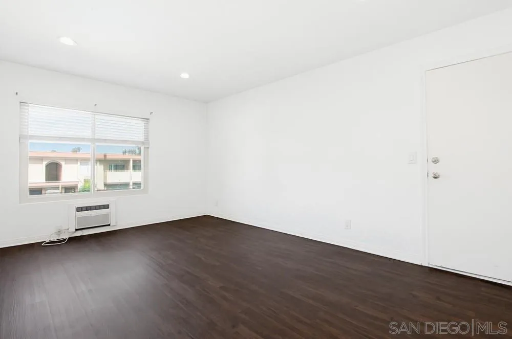 Photo #4: 260013829 Listing: Photo #4