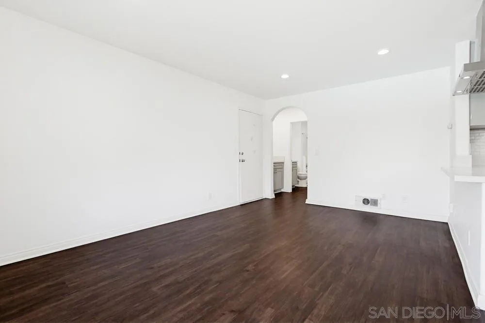 Photo #5: 260013829 Listing: Photo #5