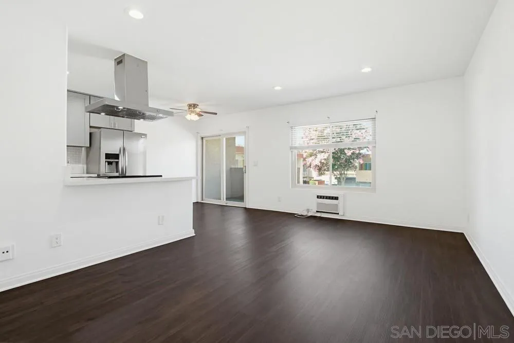 Photo #1: 260013829 Listing: Photo #1