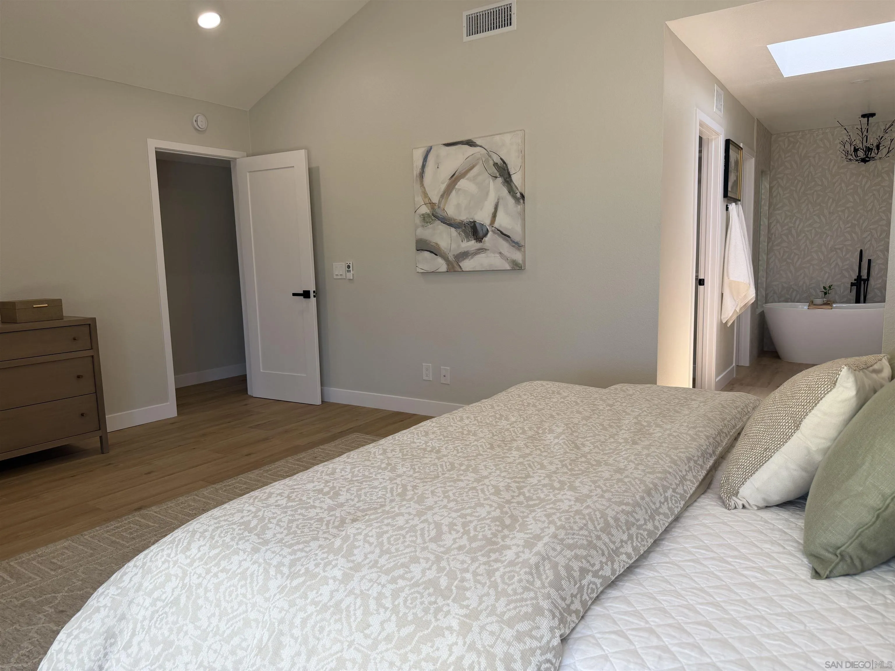 https://cdn.realtyfeed.com/cdn/127/260013833/06b61a79e7f4de9fe193c5f53f5df171.webp