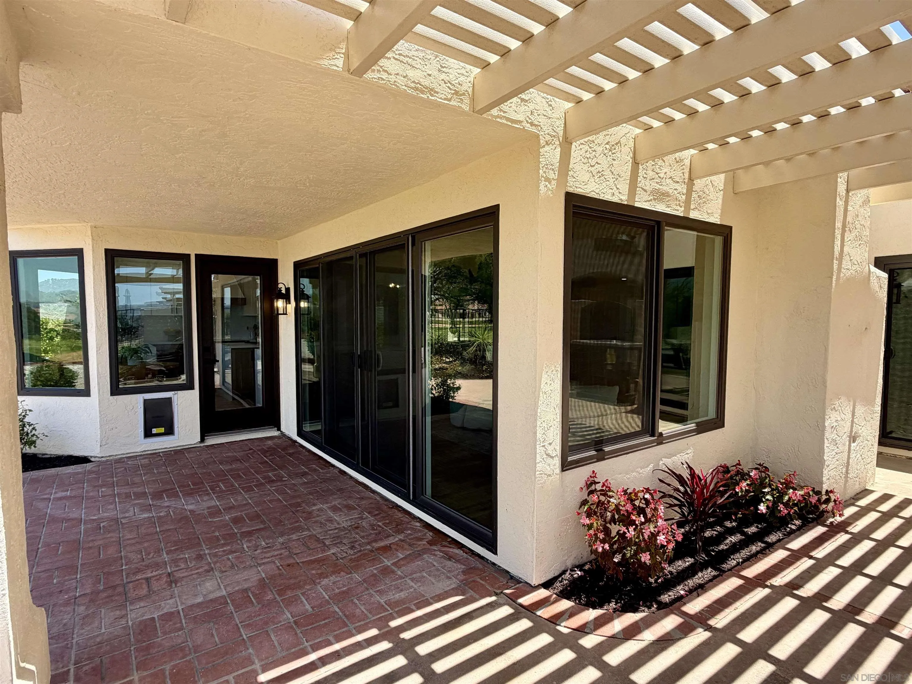 https://cdn.realtyfeed.com/cdn/127/260013833/47f8a190701247a3bf377bcefa481cc3.webp