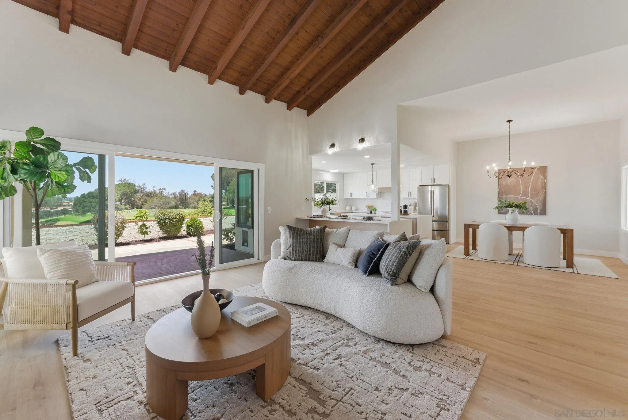 https://cdn.realtyfeed.com/cdn/127/260013833/bf651571f69025060ed90ef2ad852fb7.webp