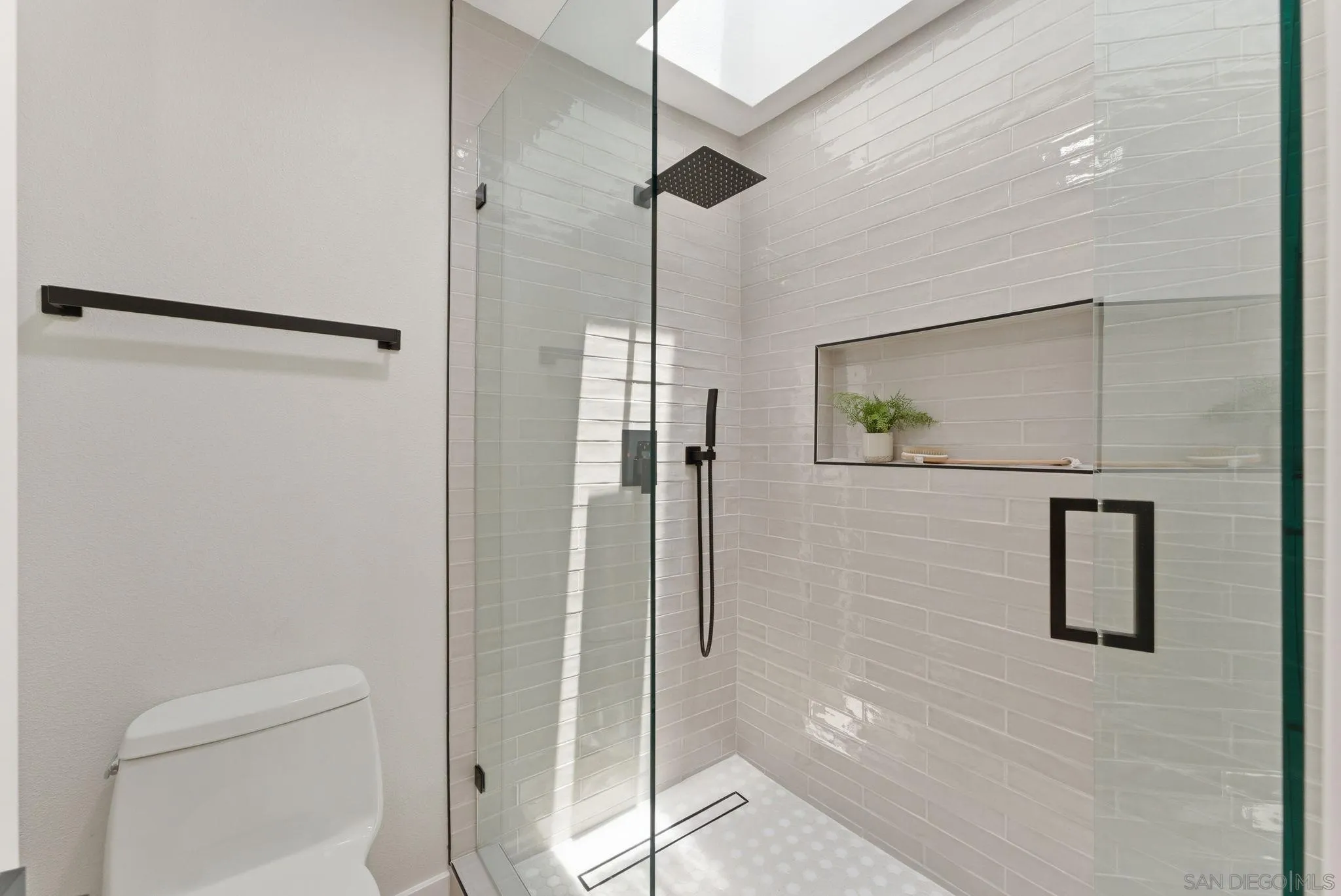 https://cdn.realtyfeed.com/cdn/127/260013833/eb88d0449dd897f2f8fb743d934b201e.webp