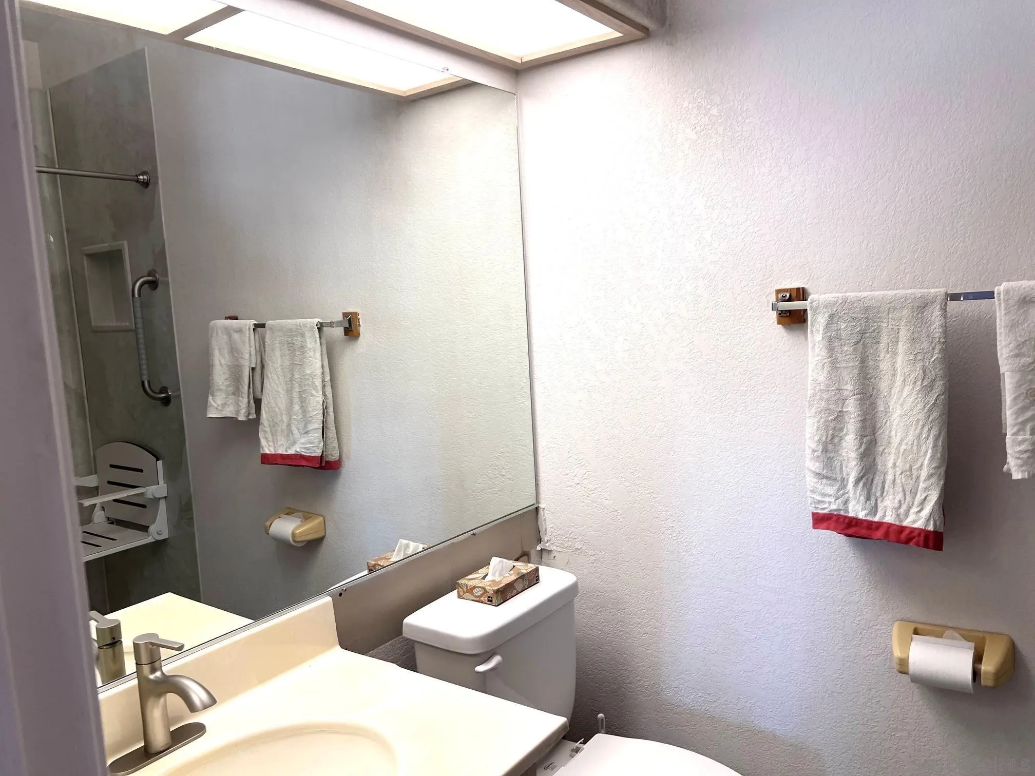 https://cdn.realtyfeed.com/cdn/127/260013834/24bb33676cdeacb00edf98924162ae28.webp