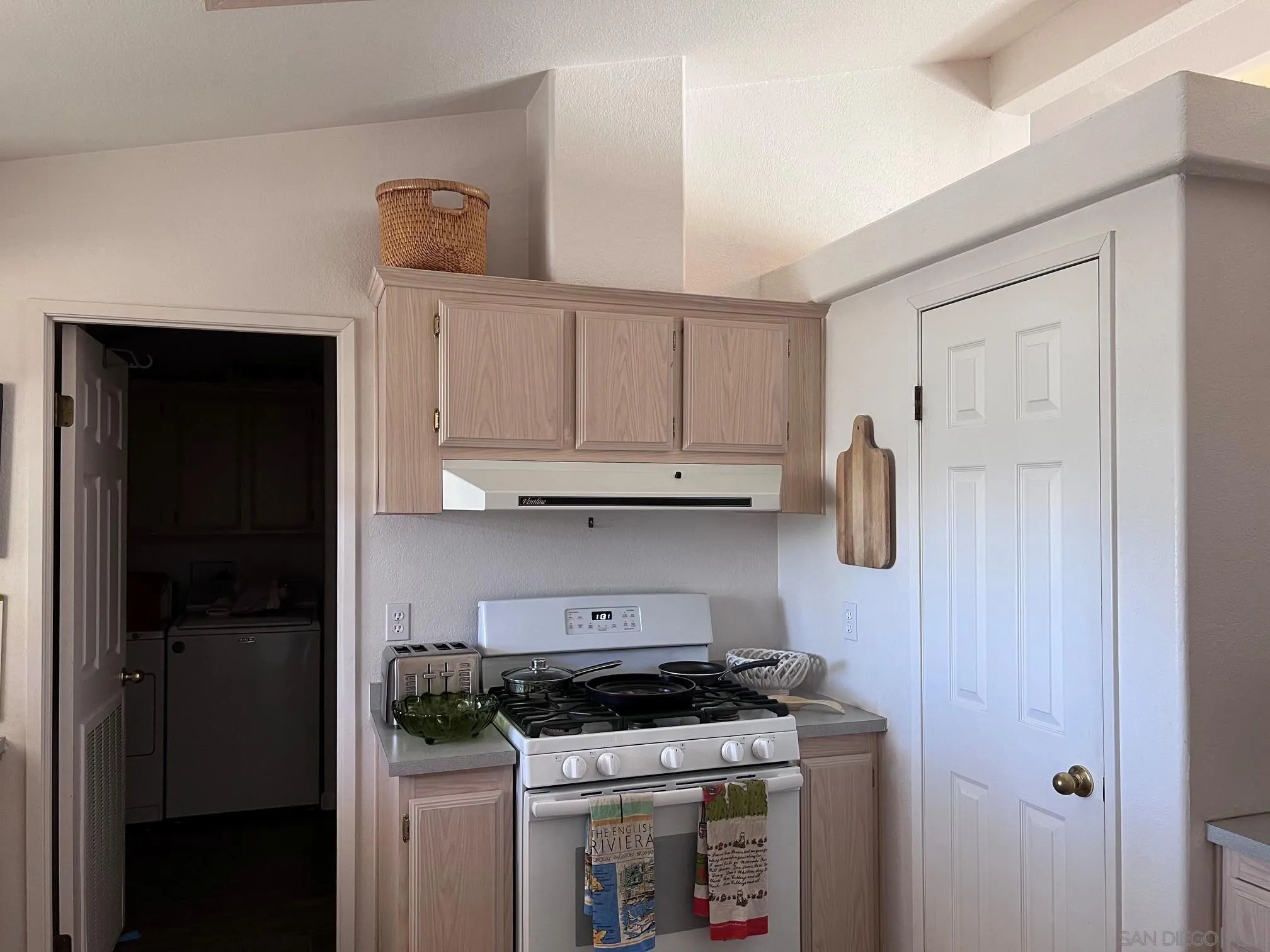 https://cdn.realtyfeed.com/cdn/127/260013834/69e4b544b10b81fb6fd55c98fc9961ab.webp