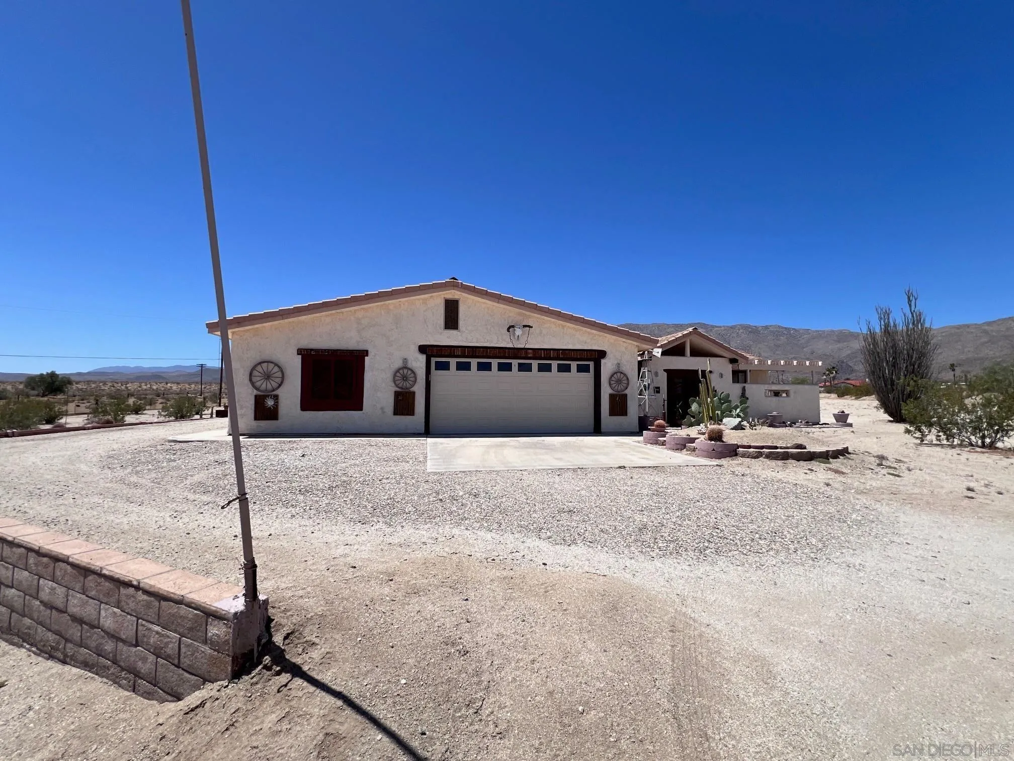 https://cdn.realtyfeed.com/cdn/127/260013834/cf28cf243b69990792abbca4edf686c6.webp