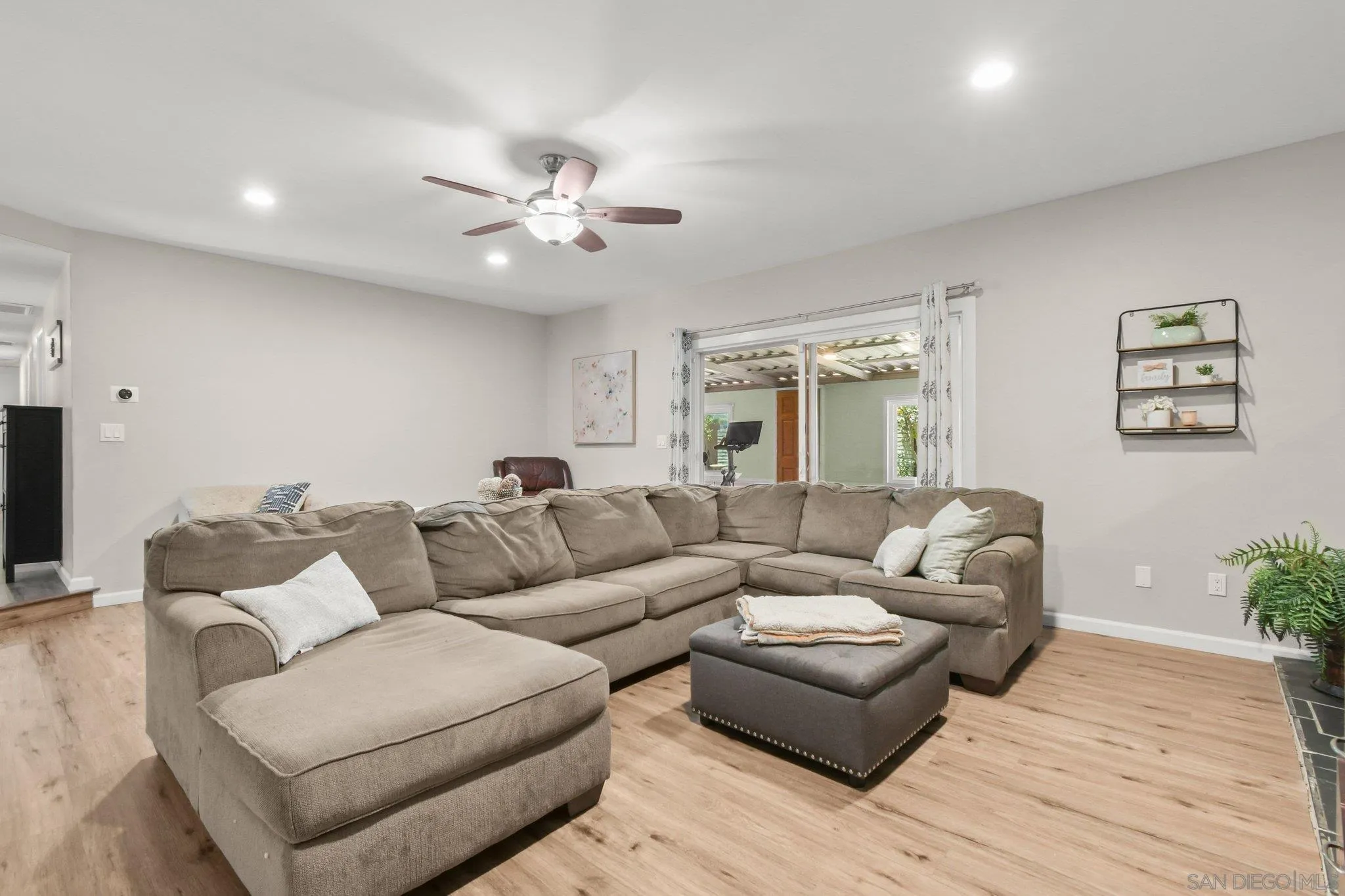 https://cdn.realtyfeed.com/cdn/127/260013838/3ff796030b2b5e0dc43413b37154f3f8.webp