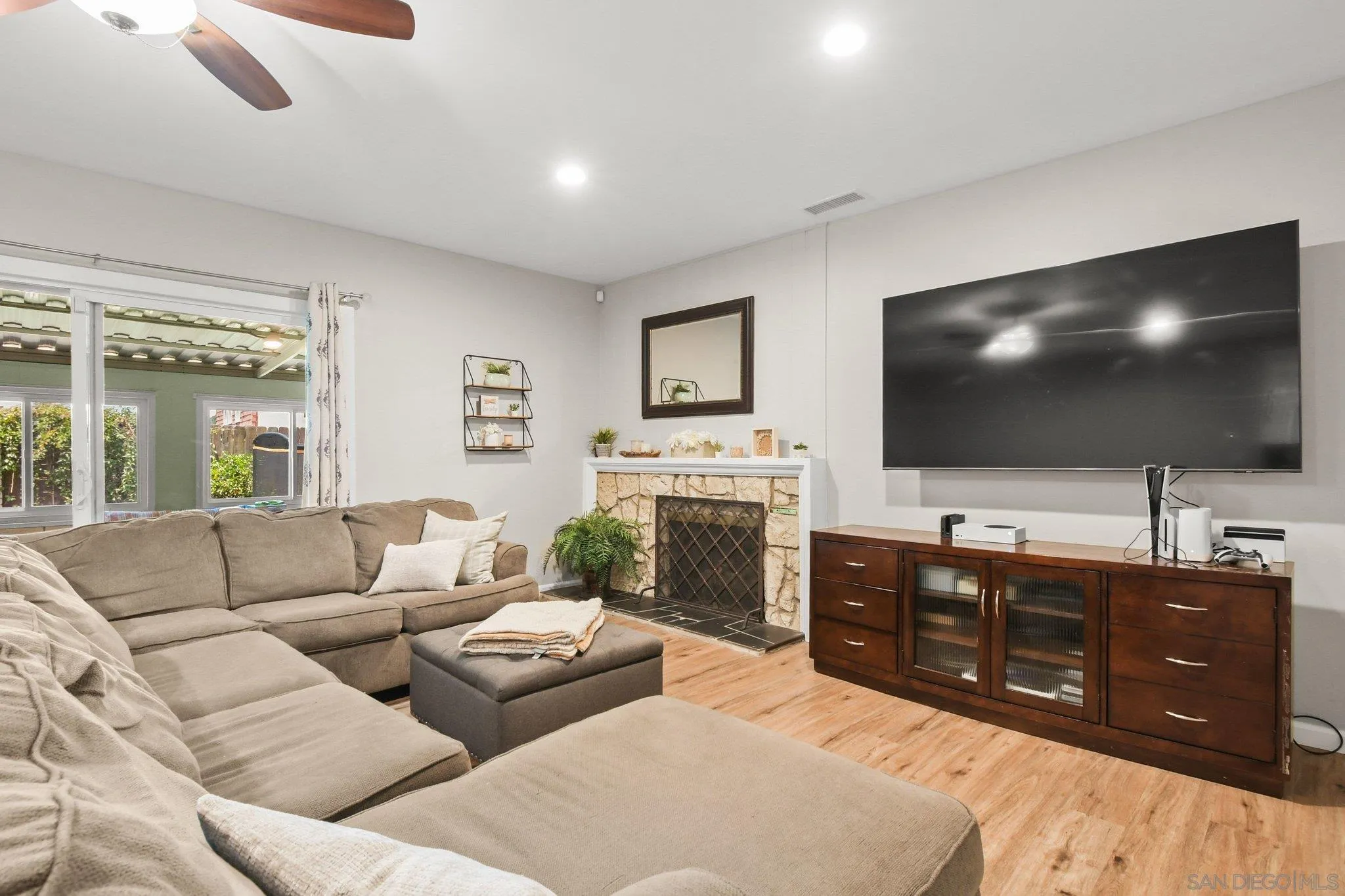 https://cdn.realtyfeed.com/cdn/127/260013838/5fd3b841519ca6d50f0fc9098edef76b.webp