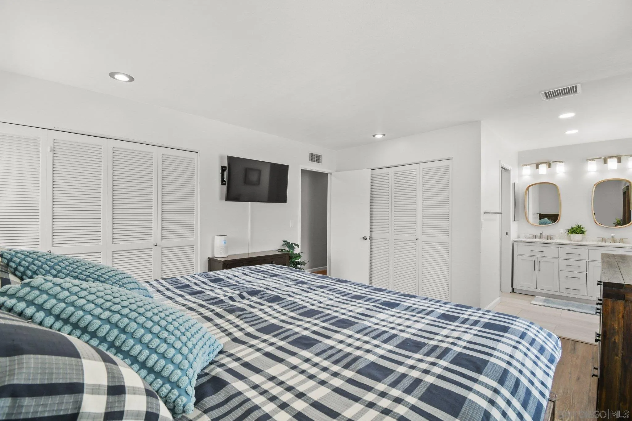 https://cdn.realtyfeed.com/cdn/127/260013838/c9f45b33b3bbd58b372f983fb6754052.webp