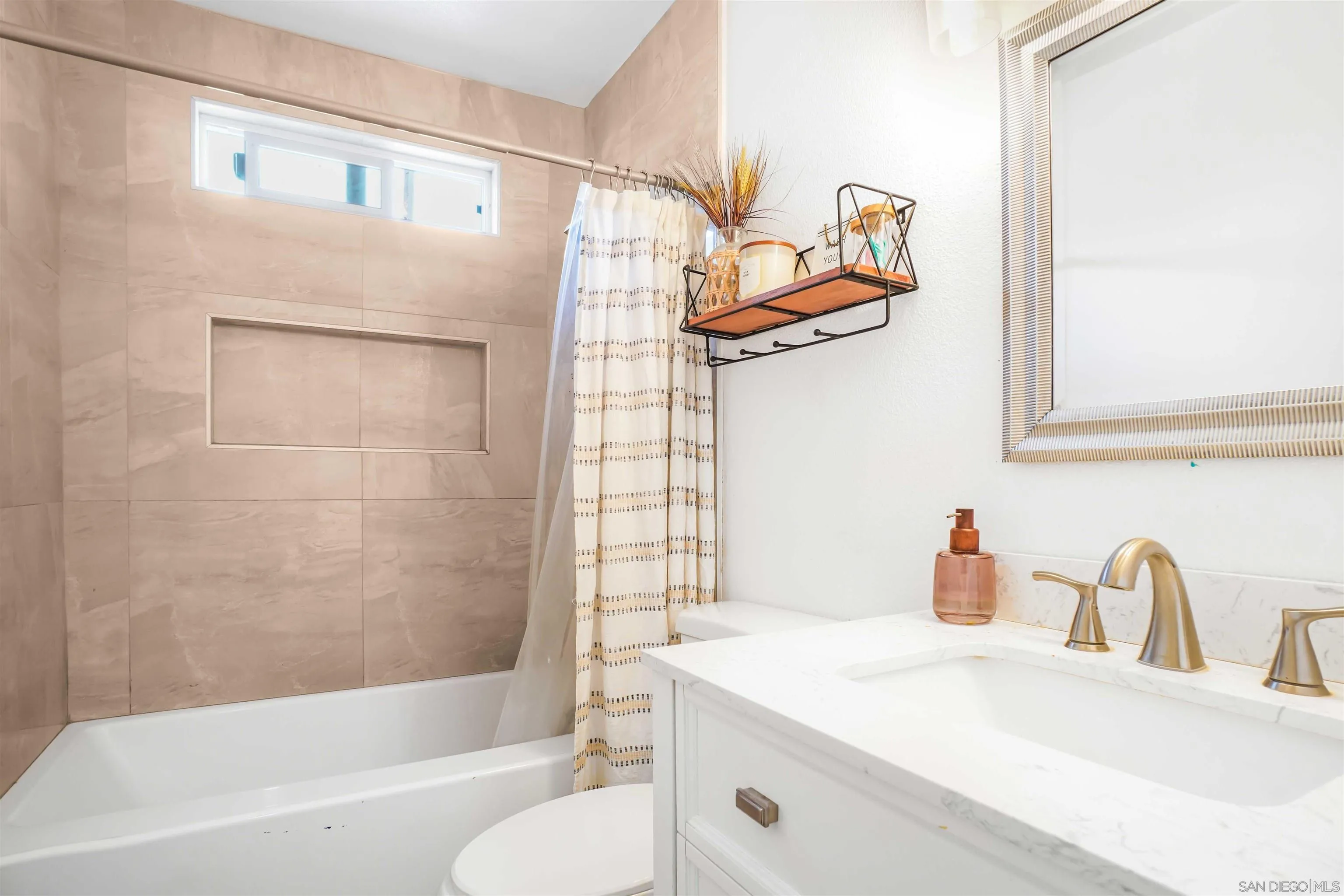 https://cdn.realtyfeed.com/cdn/127/260013839/504af4f59ad7793101de0523155ccb6b.webp