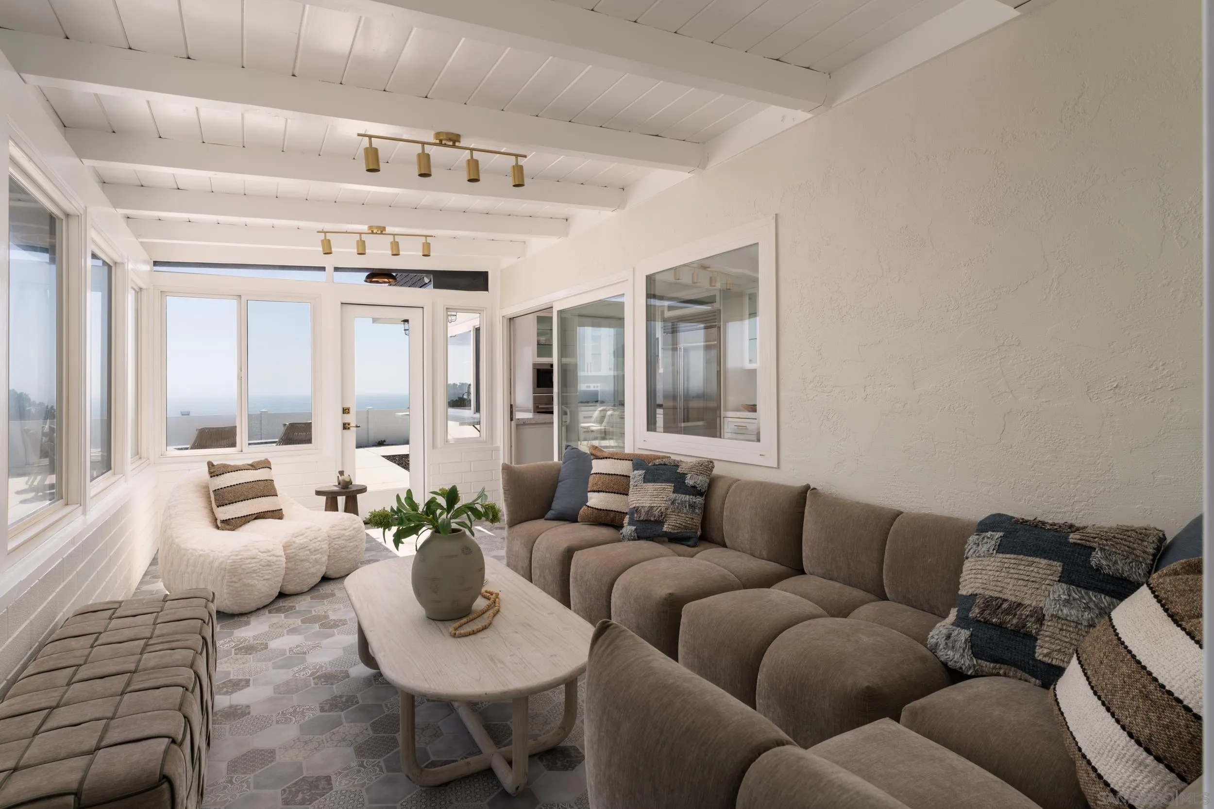 https://cdn.realtyfeed.com/cdn/127/260013845/9bb863d4f2a4a34928592579ac1250ae.webp