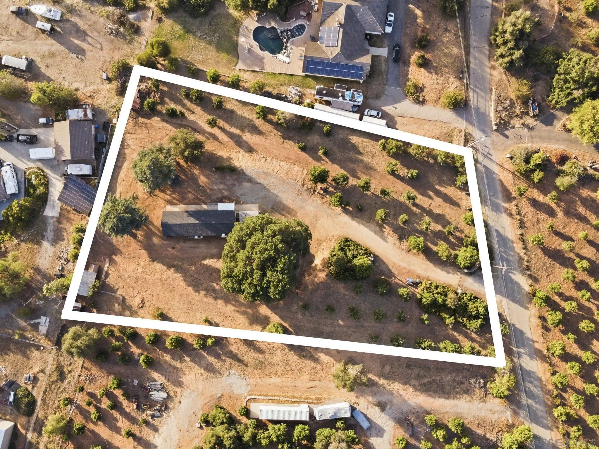 https://cdn.realtyfeed.com/cdn/127/260013851/810f3241e795b82e84d3a7b5a200817f.webp