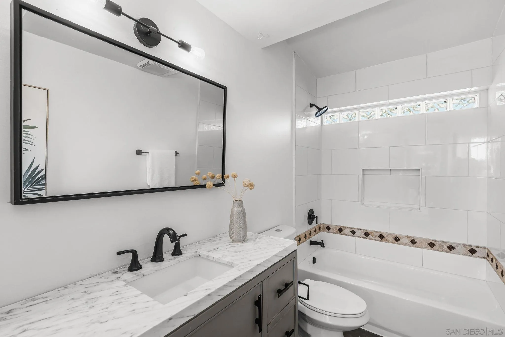 https://cdn.realtyfeed.com/cdn/127/260013851/9816910bc47a7fb5c5efe48f4d9be61e.webp