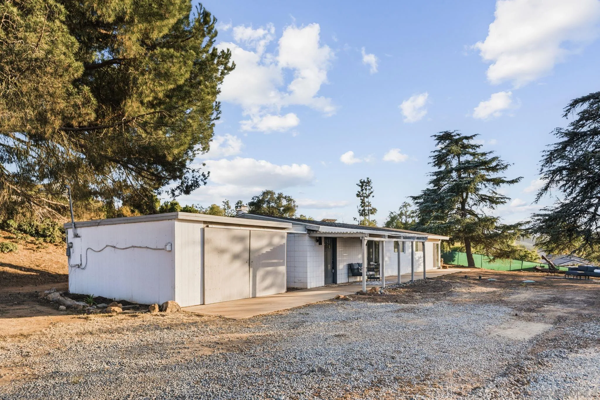 https://cdn.realtyfeed.com/cdn/127/260013851/c2c559078f3391436528d9c4e8573cd3.webp