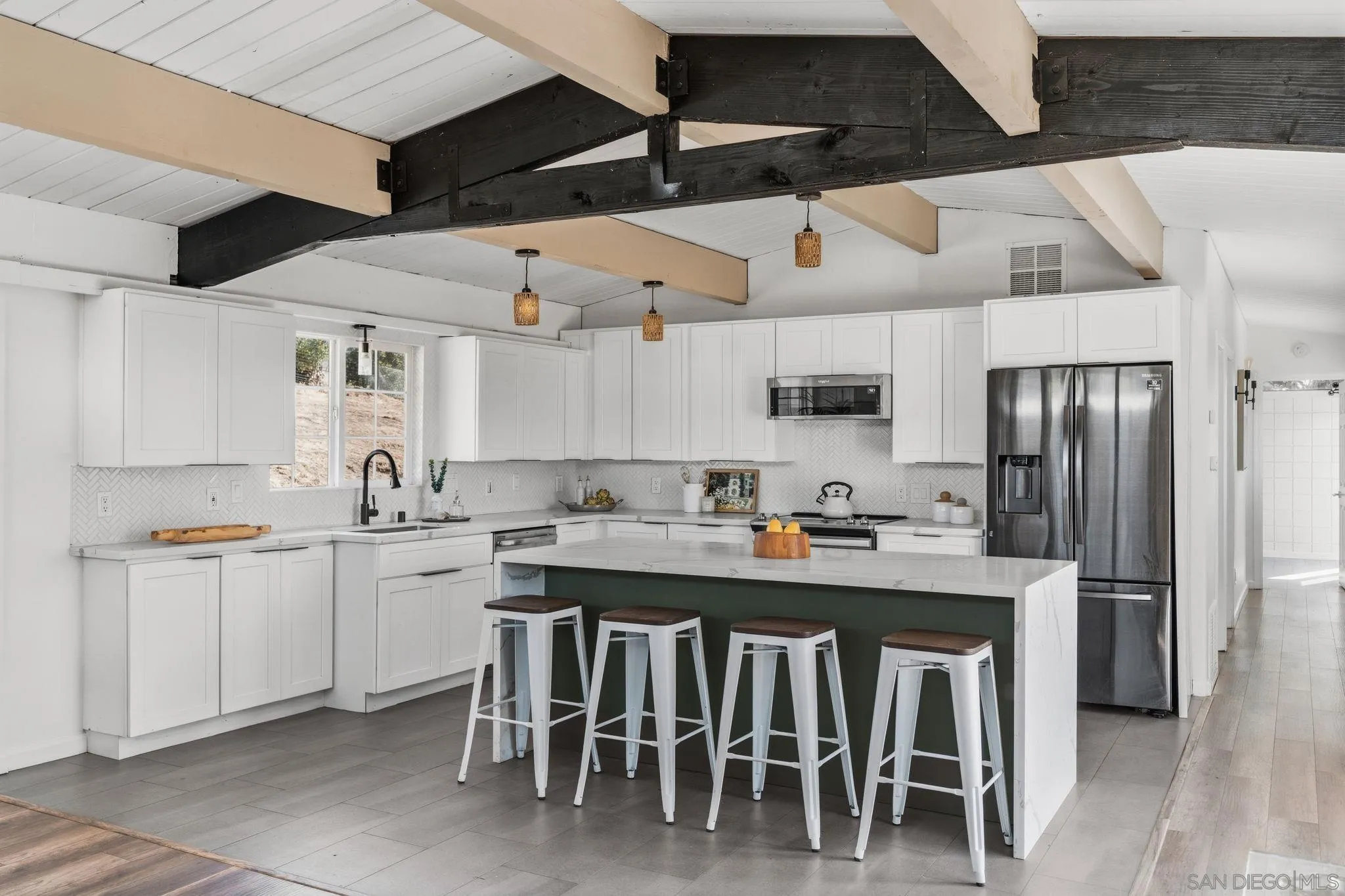 https://cdn.realtyfeed.com/cdn/127/260013851/dc0726db85705745c8d1b4c14c6a0d14.webp