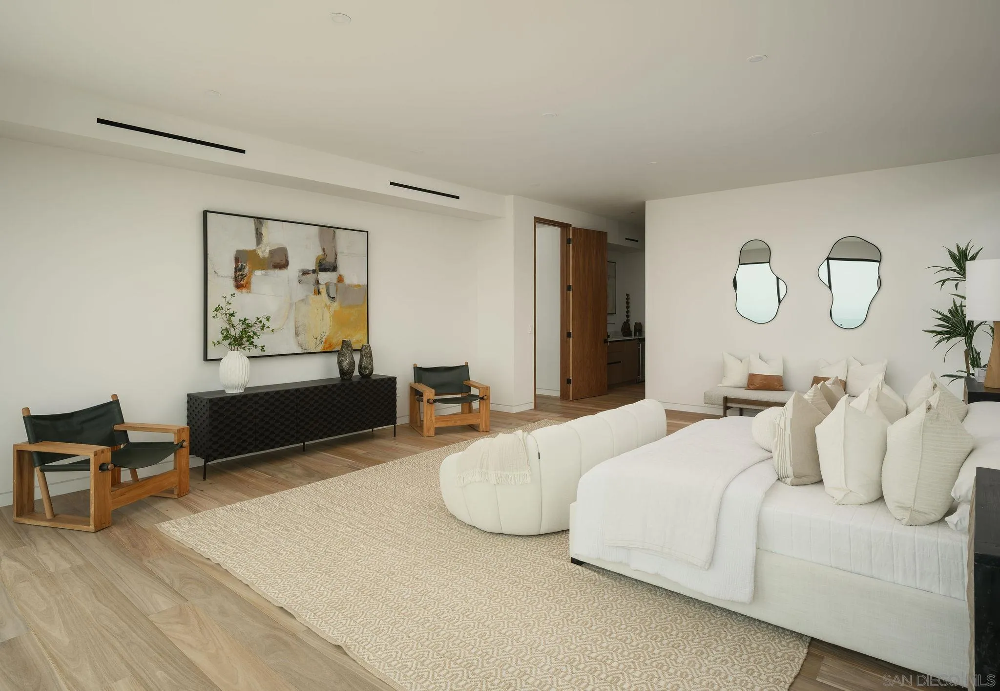 https://cdn.realtyfeed.com/cdn/127/260013853/2542e8dd5fc7acef2400ee93f7cbb541.webp