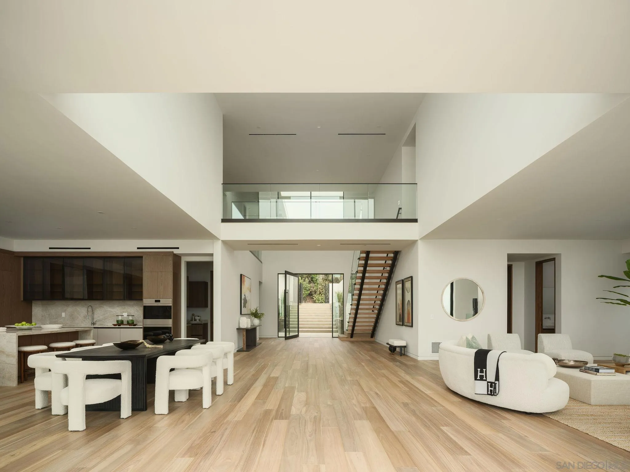 https://cdn.realtyfeed.com/cdn/127/260013853/c2bc3afabad6eb105d08a86c1b5037e1.webp