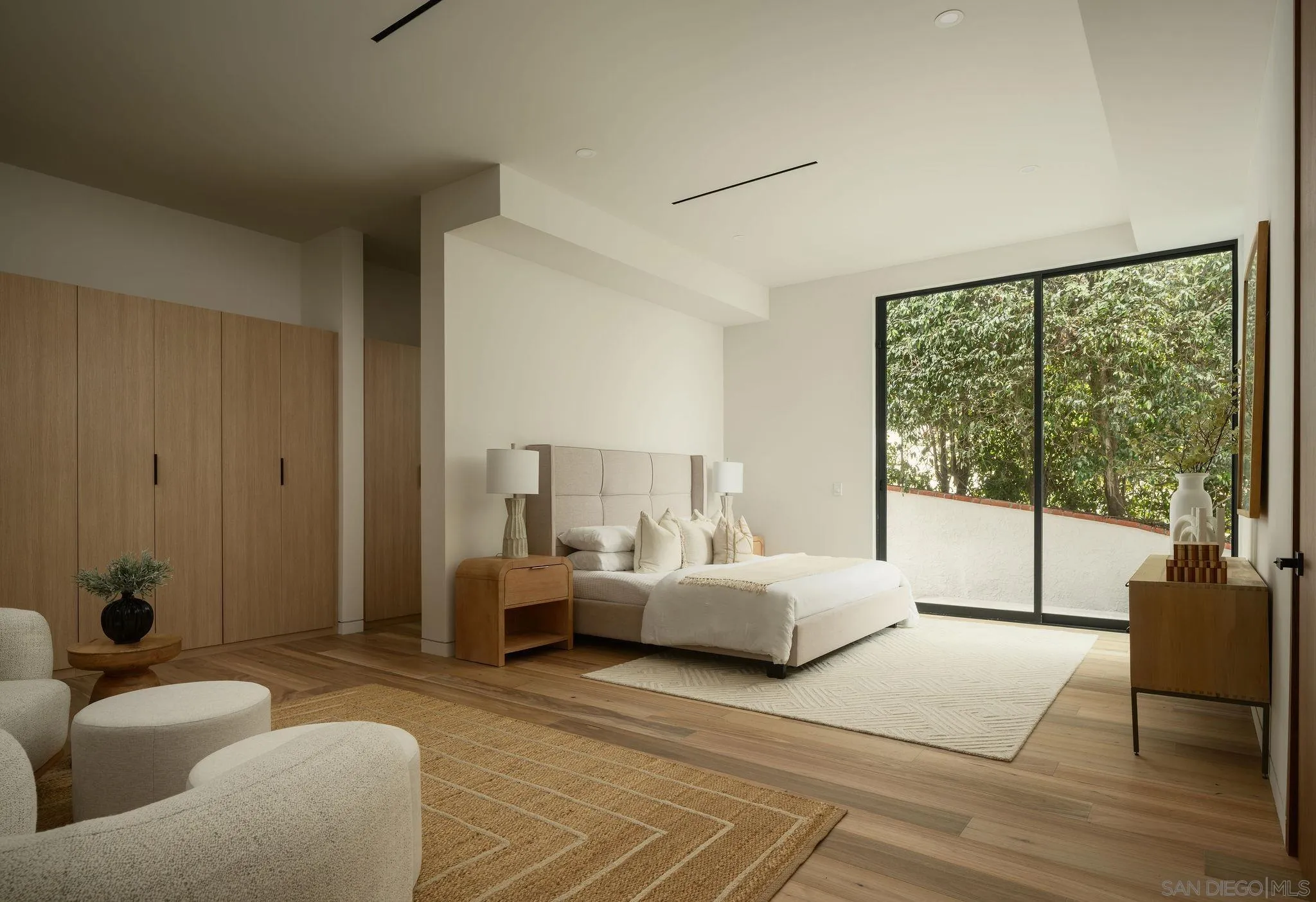 https://cdn.realtyfeed.com/cdn/127/260013853/f14f18fae0f14677561d727545aa62a5.webp