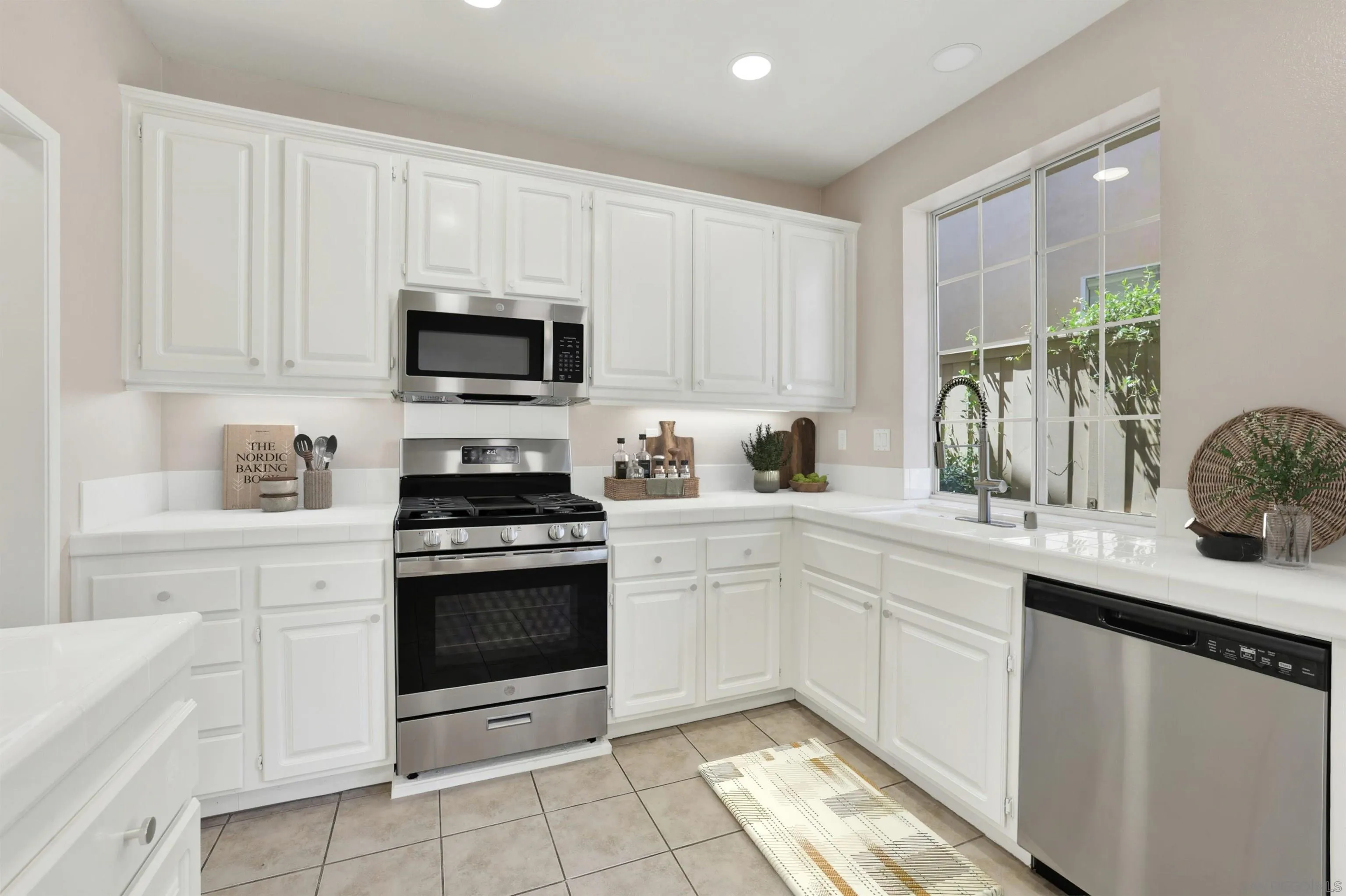 https://cdn.realtyfeed.com/cdn/127/260013858/074604f9b5b6336c2402e71ea658931e.webp