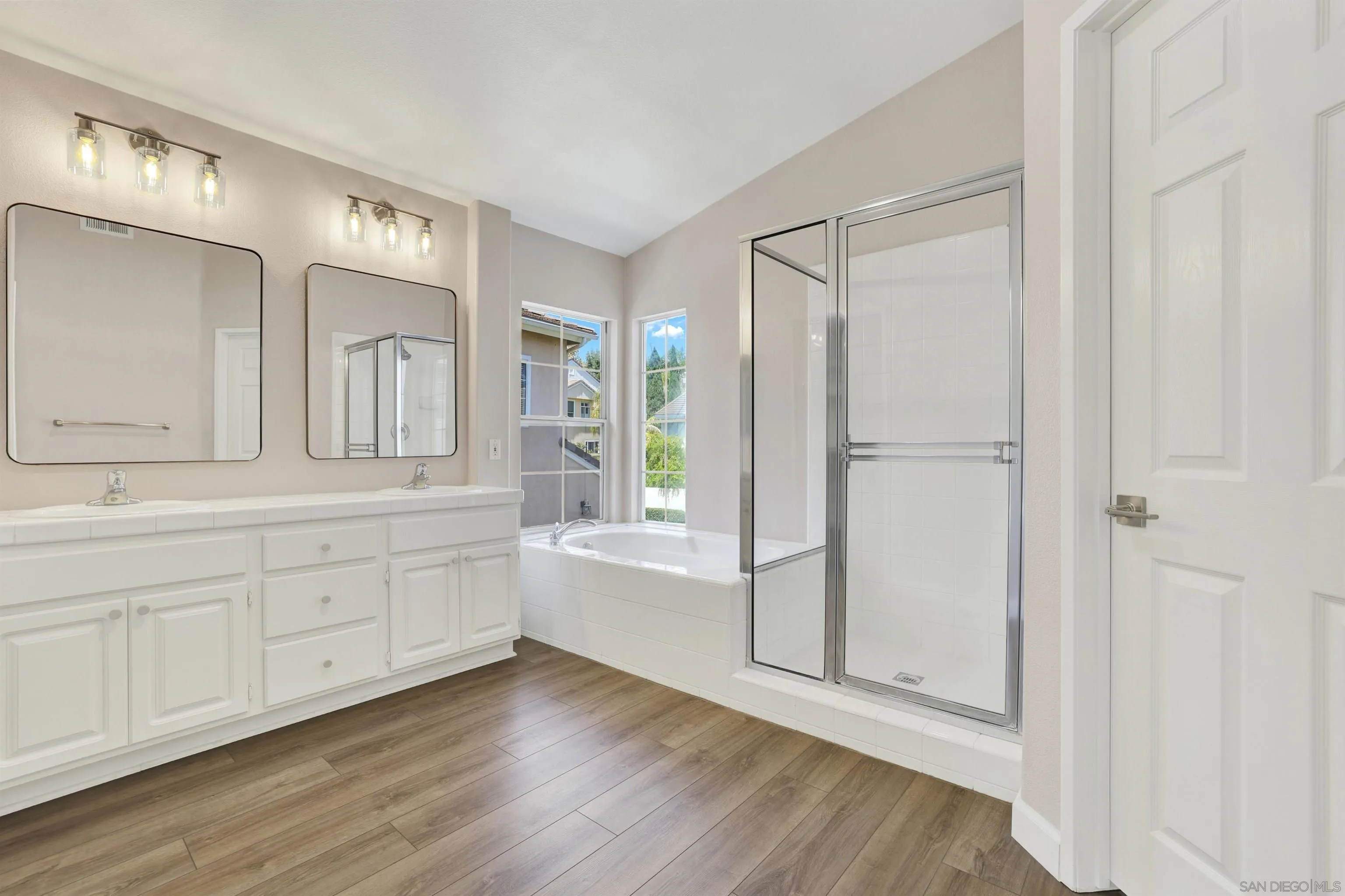 Photo #8: 260013858 Listing: Photo #8