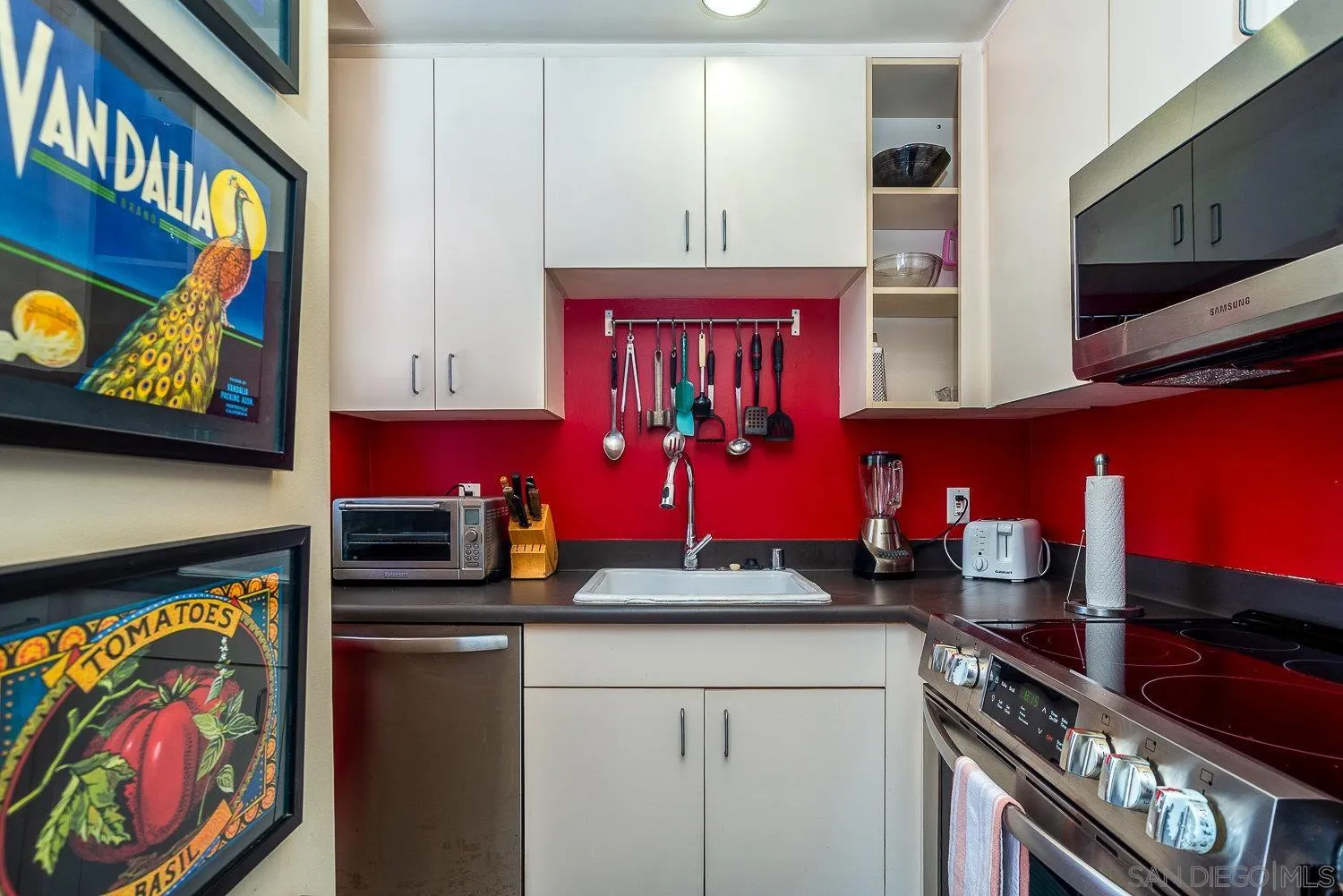 https://cdn.realtyfeed.com/cdn/127/260013859/049fb9d6663ffe7958d7ecba0babf21b.webp