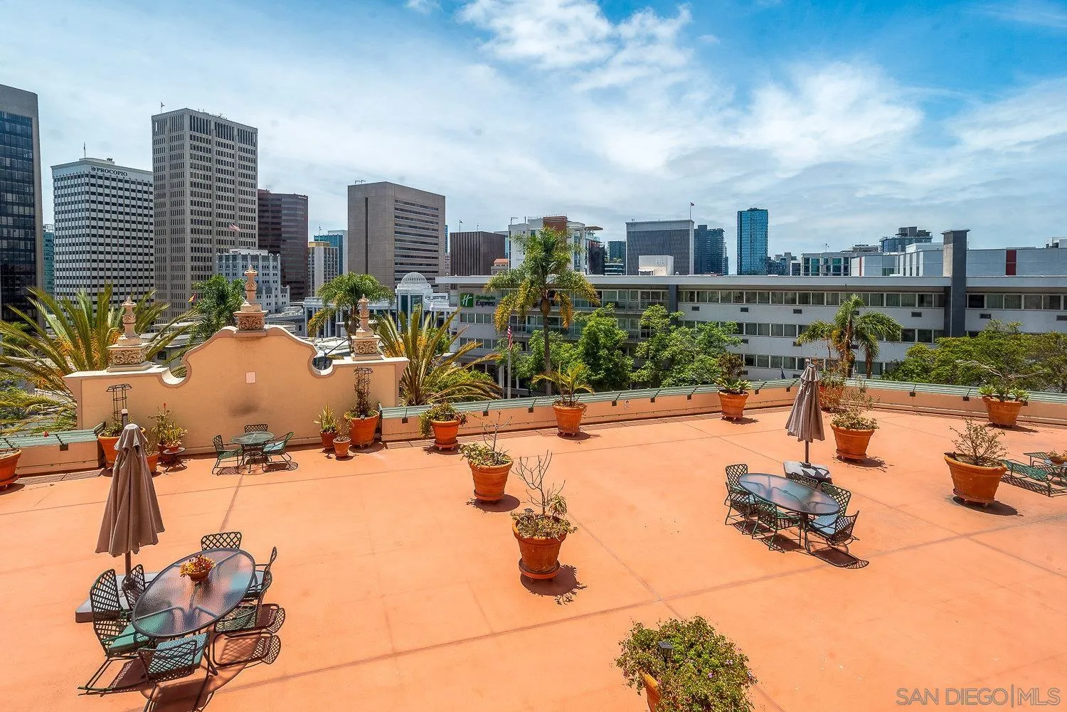 https://cdn.realtyfeed.com/cdn/127/260013859/6860aa10e1c8dd26532f933ccf9d4c66.webp