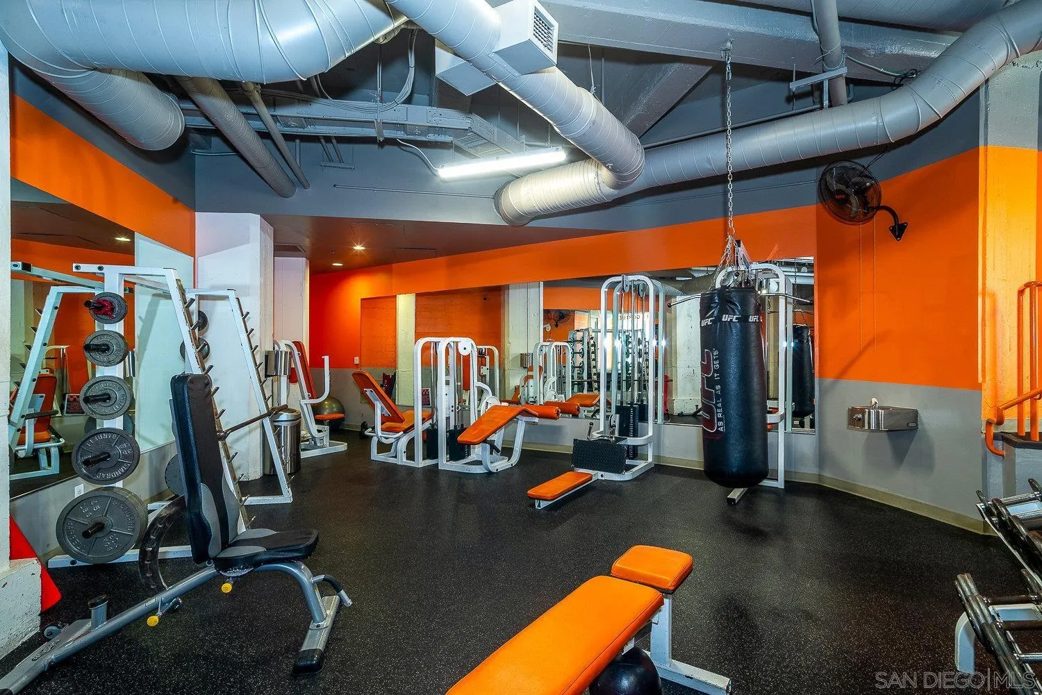 https://cdn.realtyfeed.com/cdn/127/260013859/c5c36ee3d2cfd3ff2c53b49c25b9a1fc.webp