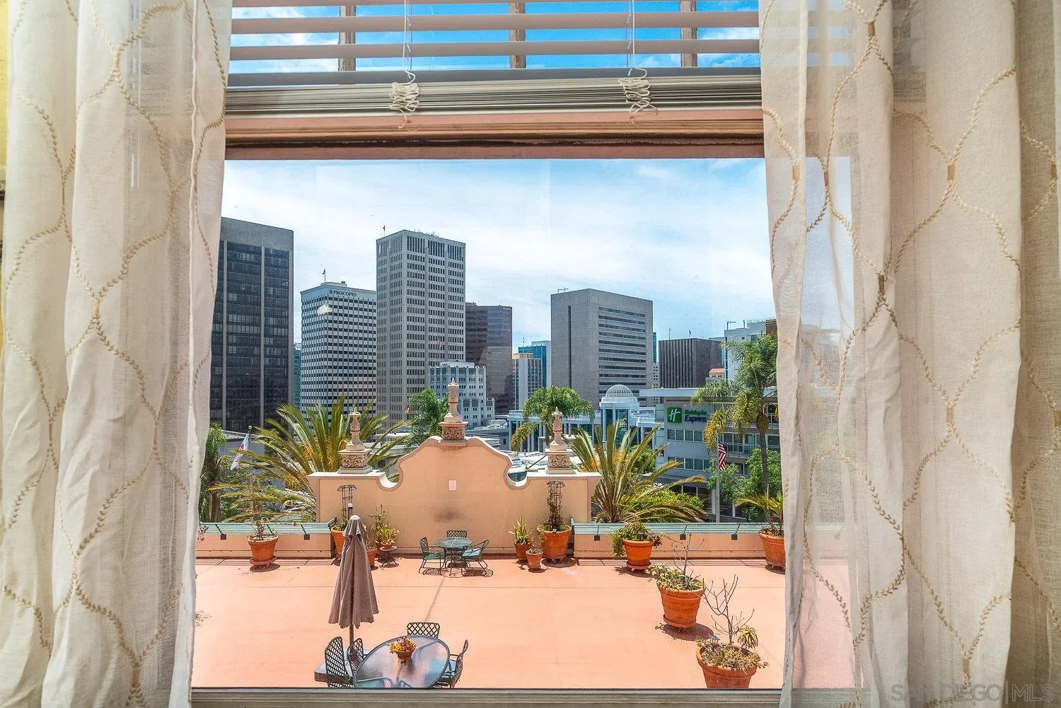 https://cdn.realtyfeed.com/cdn/127/260013859/ed090ef5d1d1ca554751b3874a0b1a40.webp