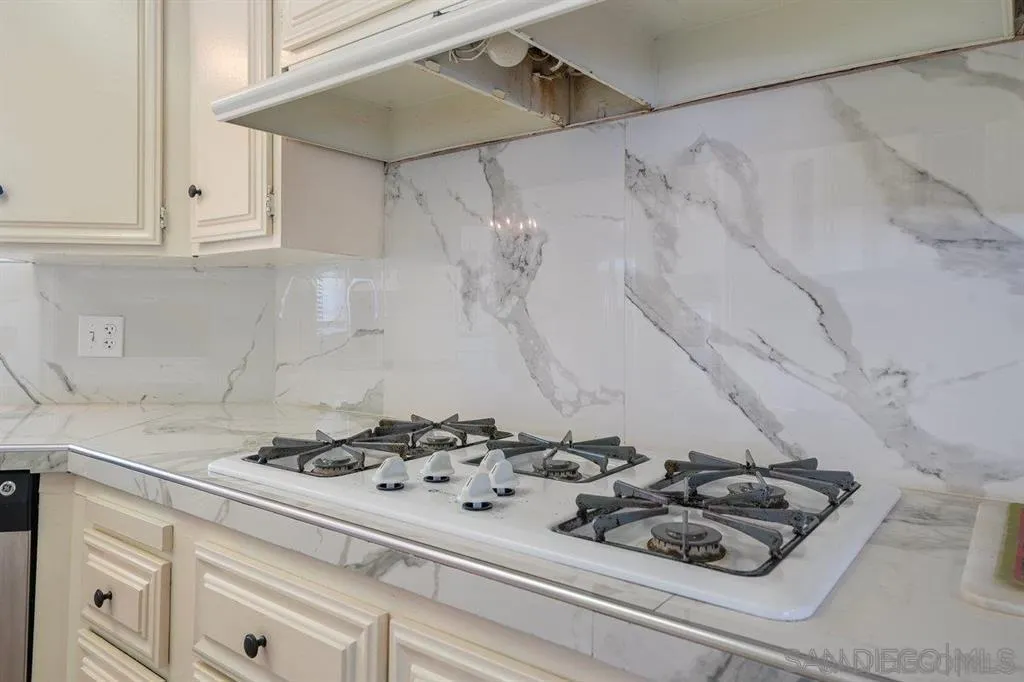 https://cdn.realtyfeed.com/cdn/127/260013862/48ed01d1ff42bf6624c7c21536f5b33e.webp