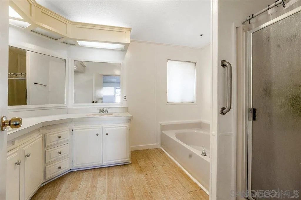 https://cdn.realtyfeed.com/cdn/127/260013862/72df2f381dc348060e9662ea8bebfe1f.webp