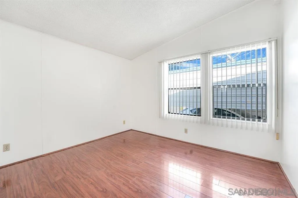 https://cdn.realtyfeed.com/cdn/127/260013862/e24b3c7f56412bd462ed59048f03f3e1.webp
