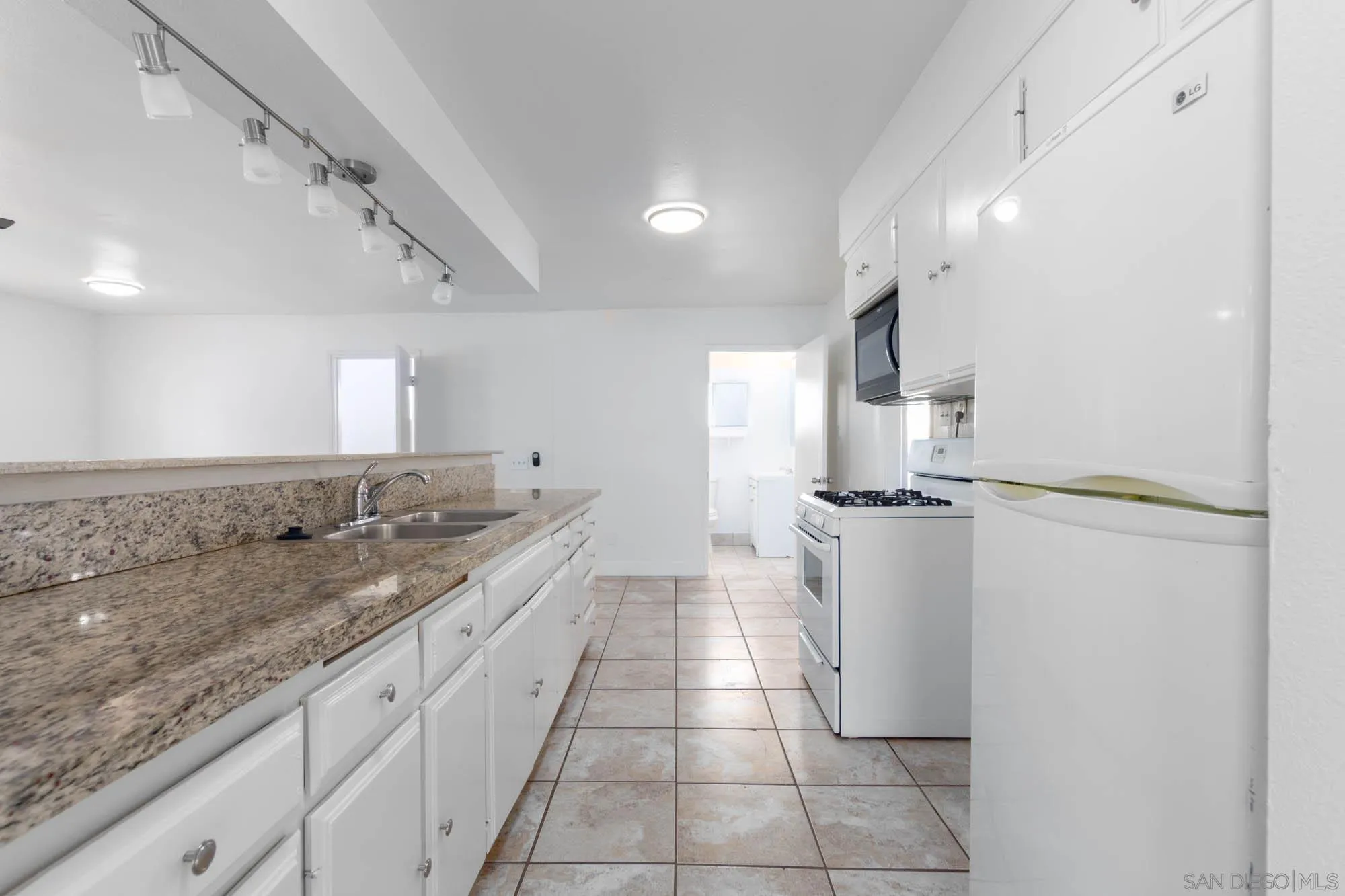 https://cdn.realtyfeed.com/cdn/127/260013863/60fe97ca3359795ce0d9aa20fe7207ca.webp