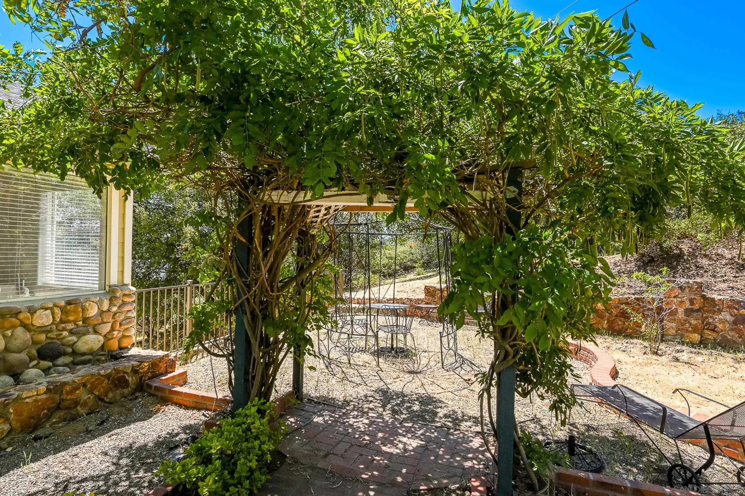 https://cdn.realtyfeed.com/cdn/127/260013877/0e1c0b21425a81d9790e45b8443f156c.webp