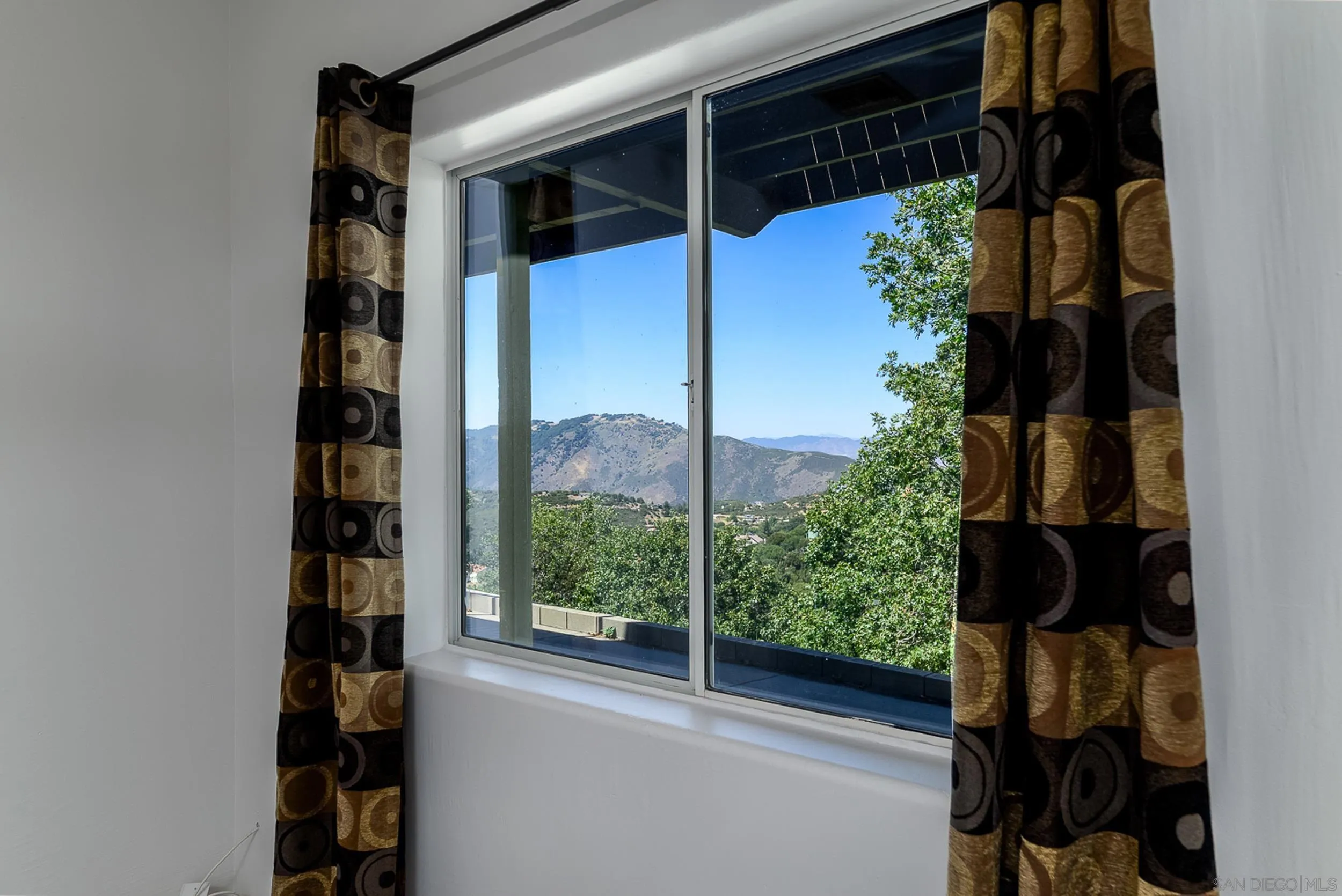 https://cdn.realtyfeed.com/cdn/127/260013877/1b435c1fa619811abf0af790fa0d4db7.webp